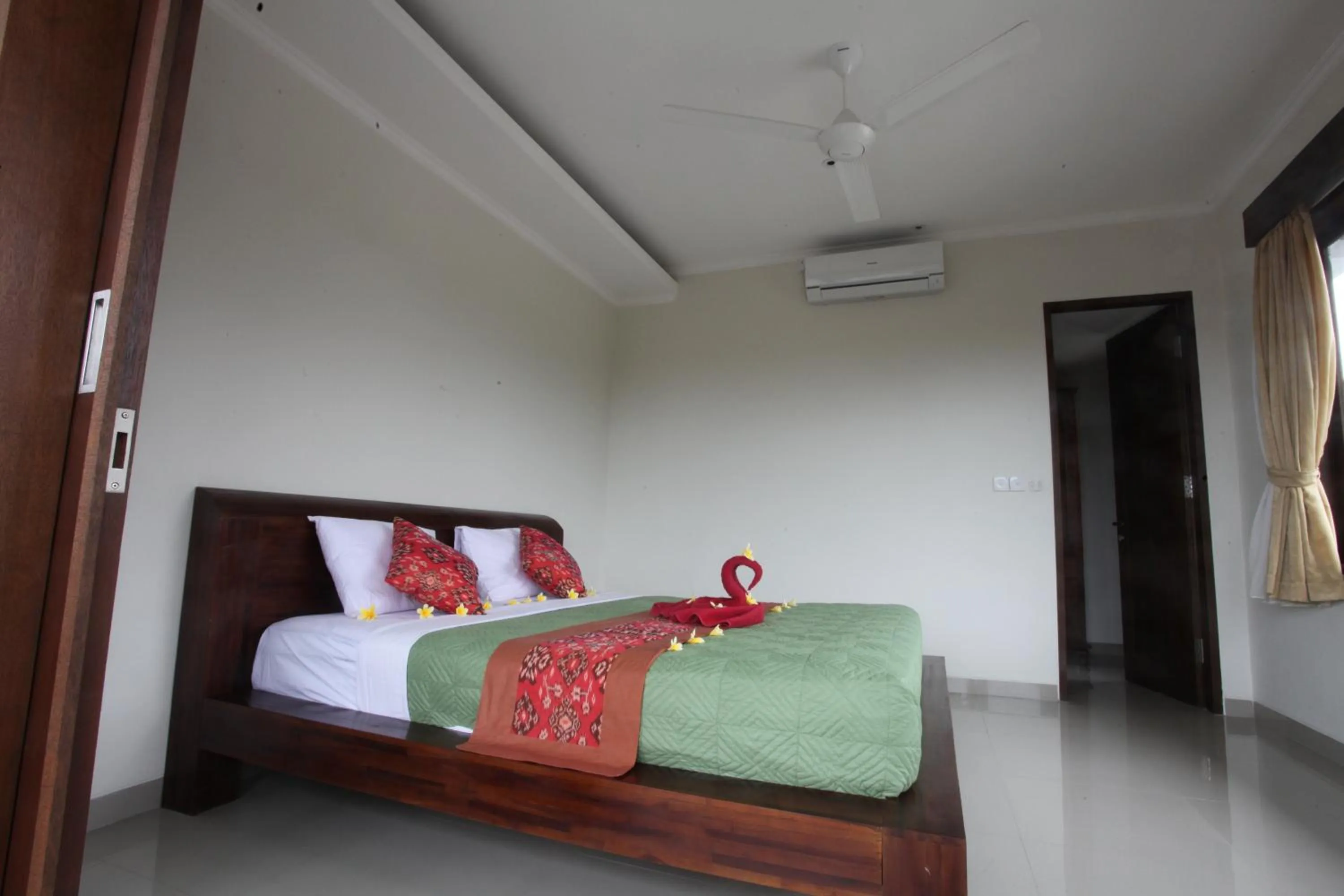 Bed in Merthayasa Bungalow 2