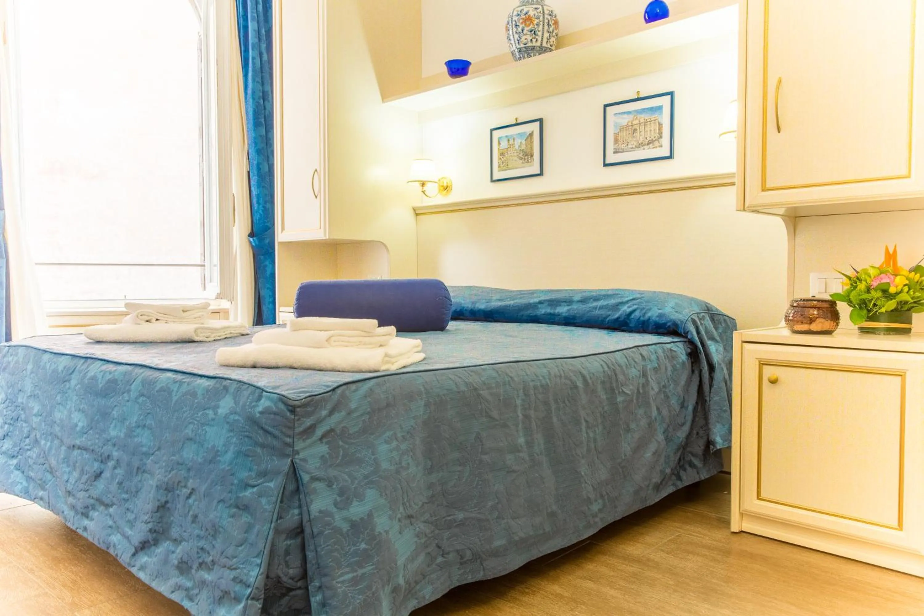 Photo of the whole room, Bed in Best Suites Pantheon