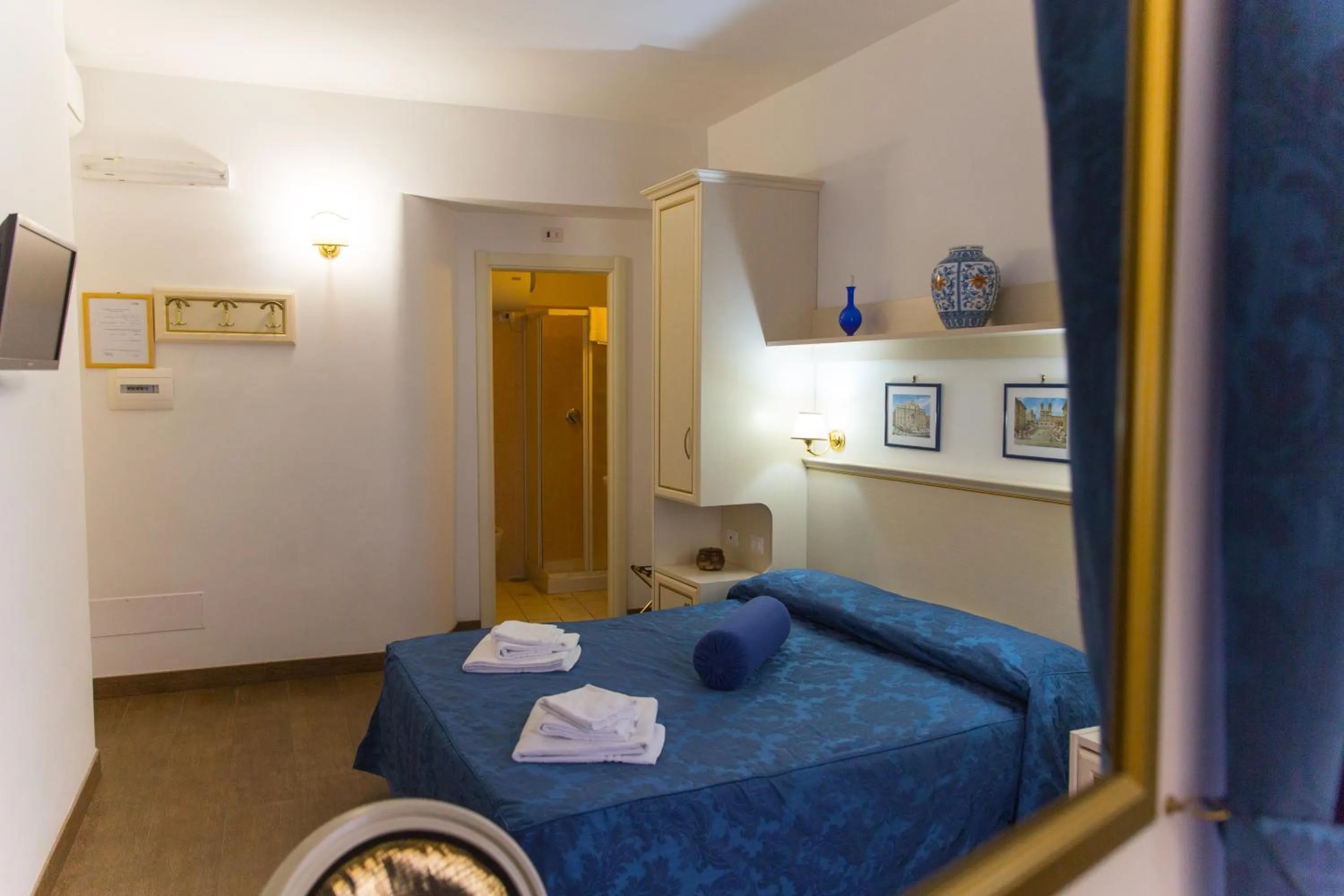 Photo of the whole room, Bed in Best Suites Pantheon