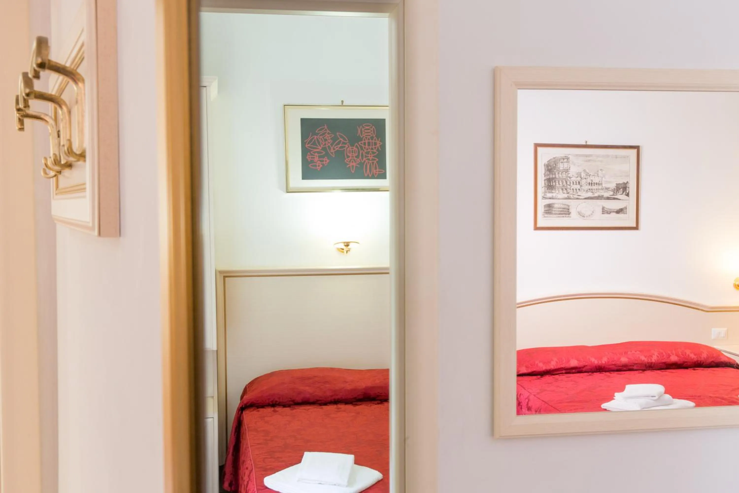 Photo of the whole room, Bed in Best Suites Pantheon