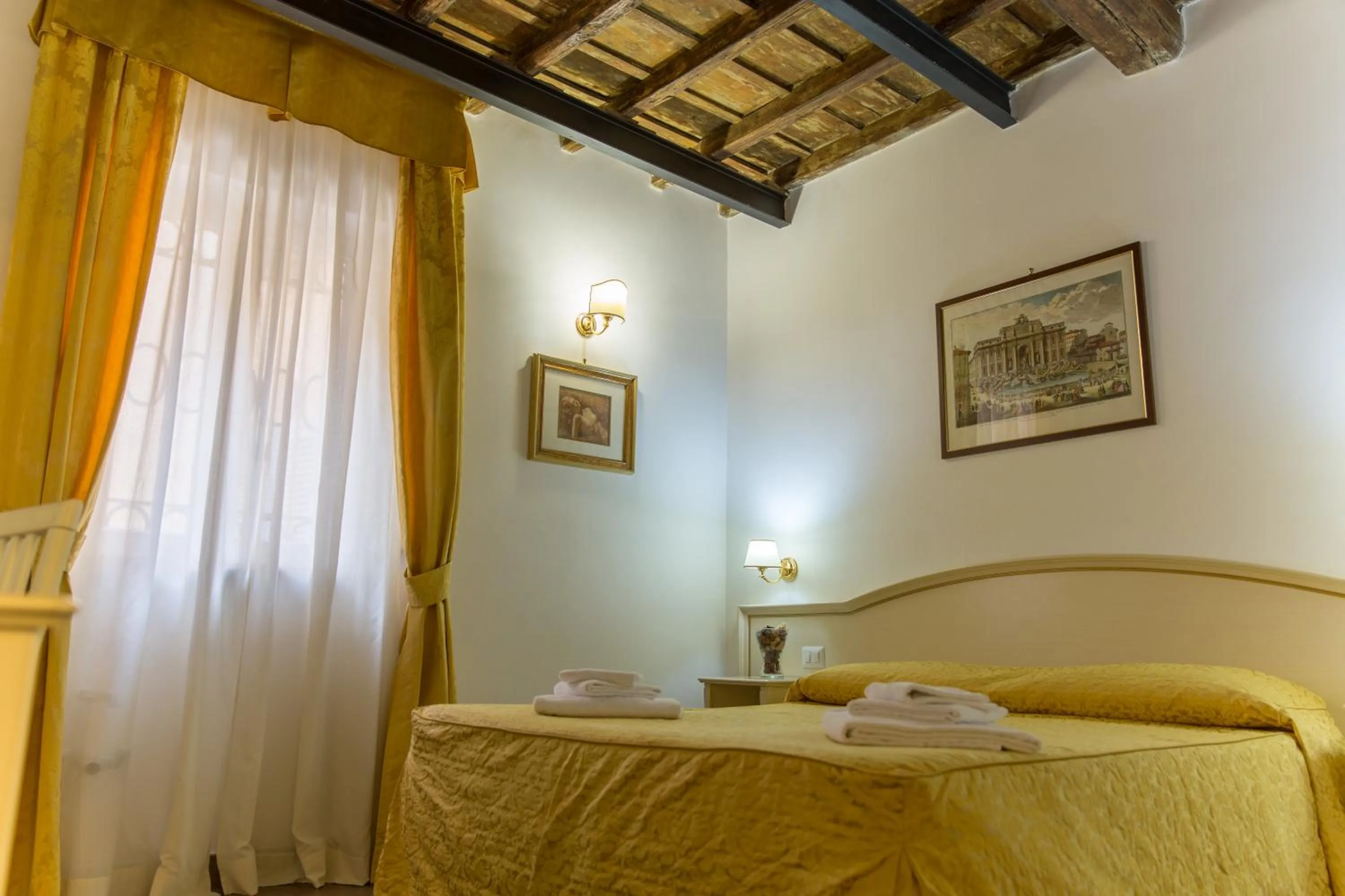 Photo of the whole room, Bed in Best Suites Pantheon