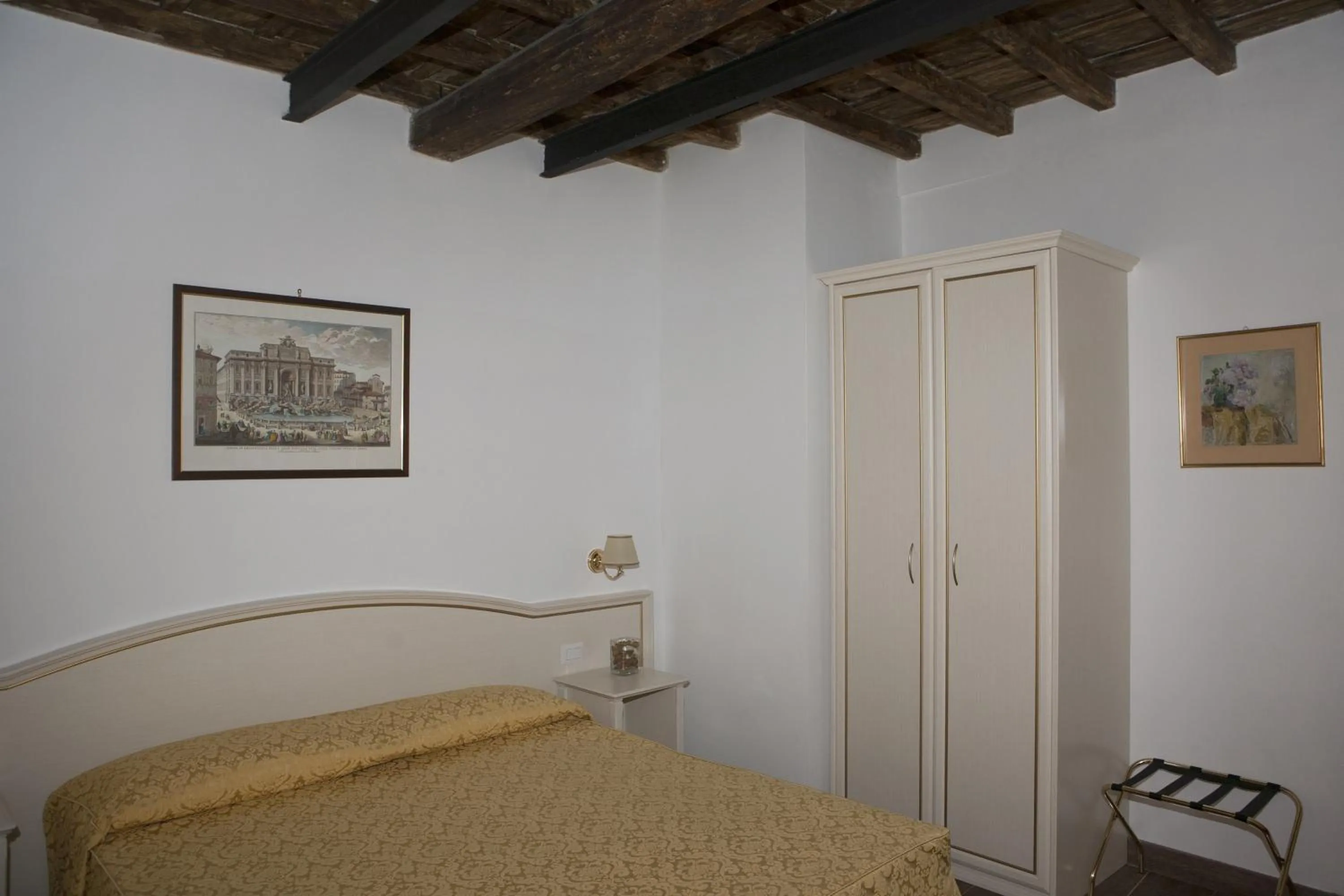 Photo of the whole room, Bed in Best Suites Pantheon