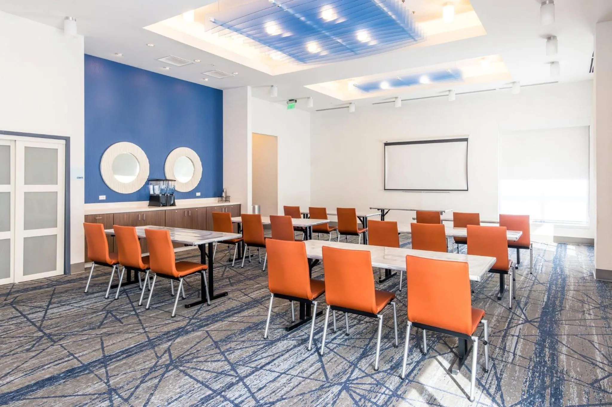 Meeting/conference room in Holiday Inn Express & Suites Downtown Louisville by IHG