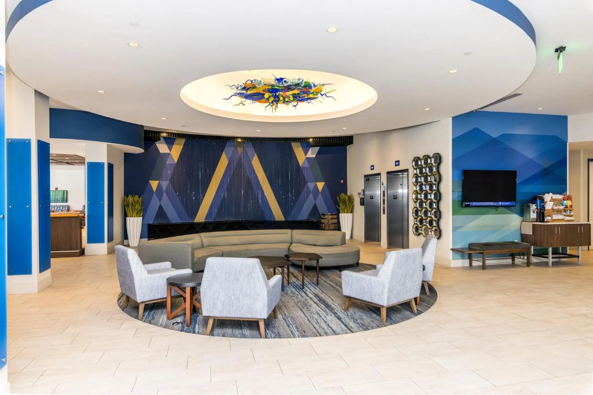 Property building in Holiday Inn Express & Suites Downtown Louisville by IHG