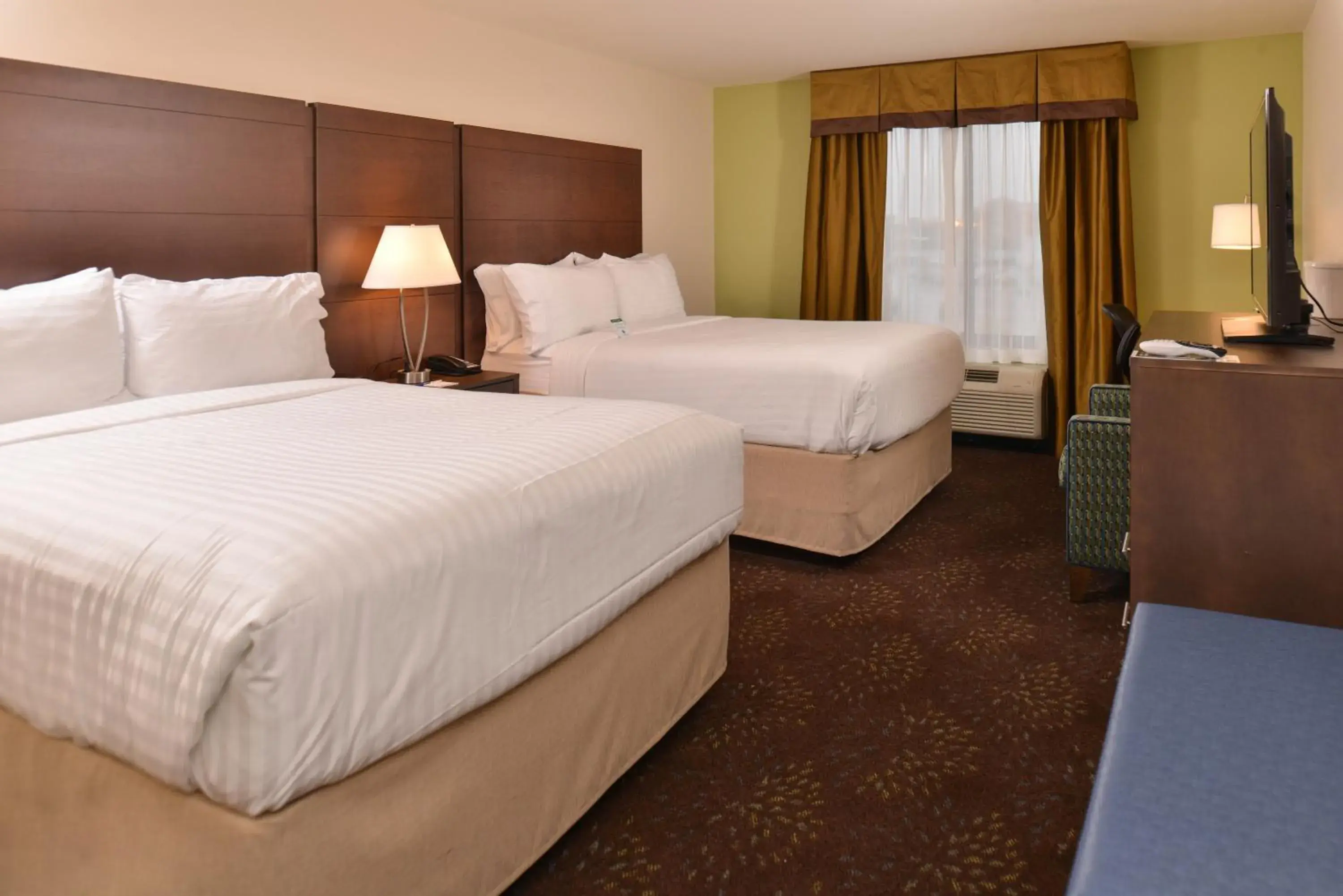 Standard Queen Room with Two Queen Beds - Communications Accessible in Holiday Inn Express & Suites Dearborn SW - Detroit Area by IHG Standard Queen Room with Two Queen Beds - Communications Accessible in Holiday Inn Express & Suites Dearborn SW - Detroit Area by IHG