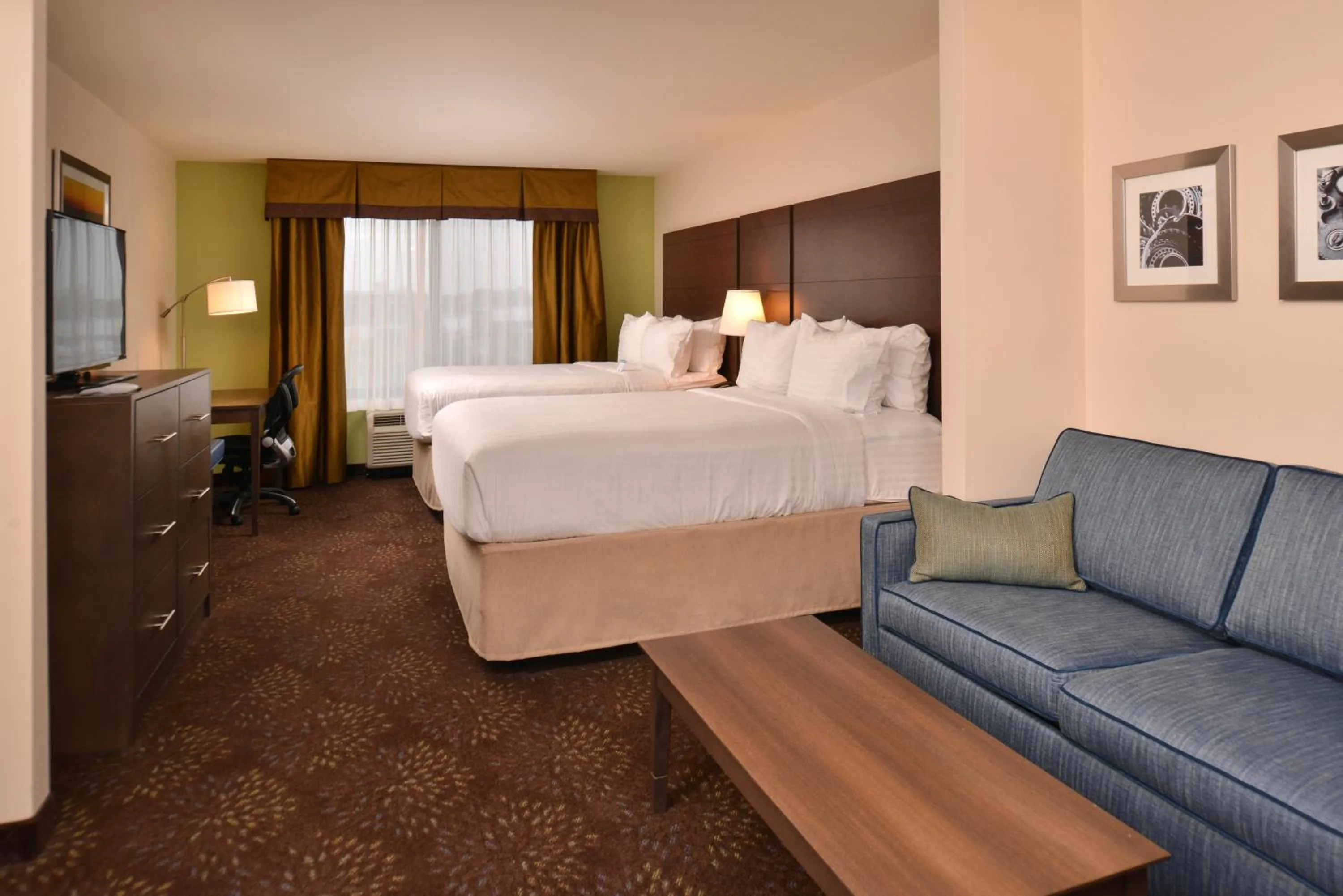 Photo of the whole room, Bed in Holiday Inn Express & Suites Dearborn SW - Detroit Area by IHG