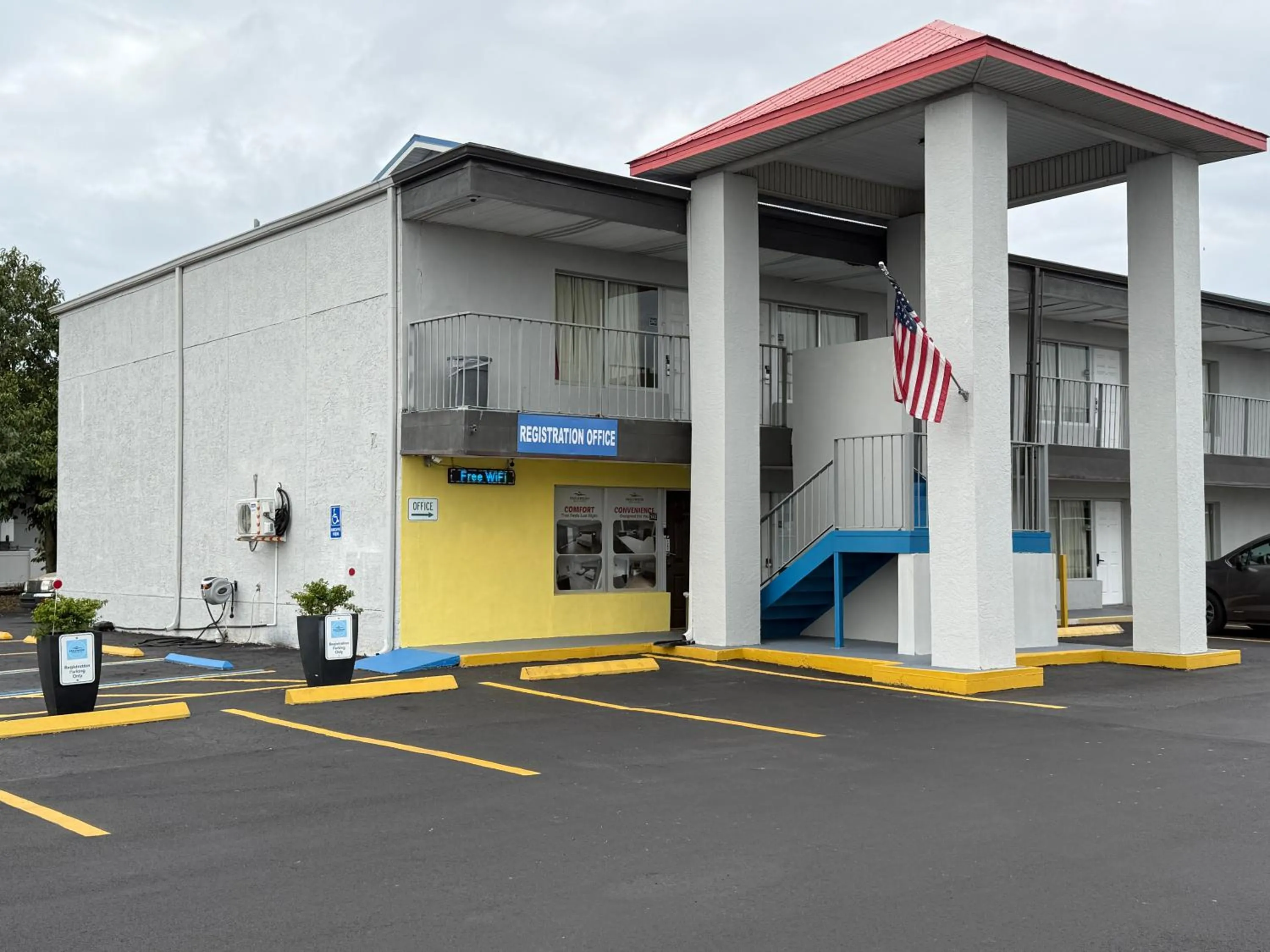 Englewood Inn & Suites