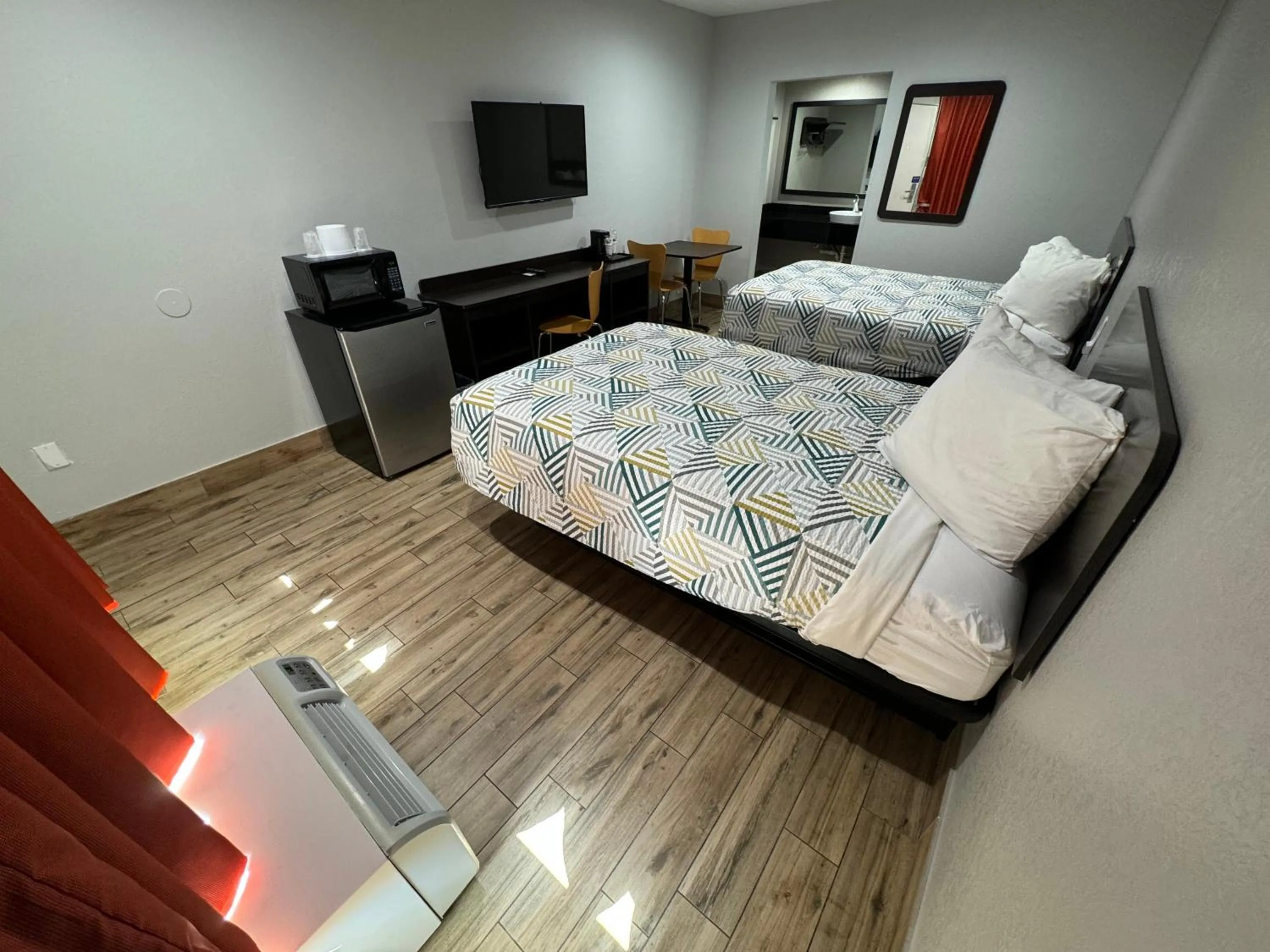 Deluxe Double Room in Englewood Inn & Suites