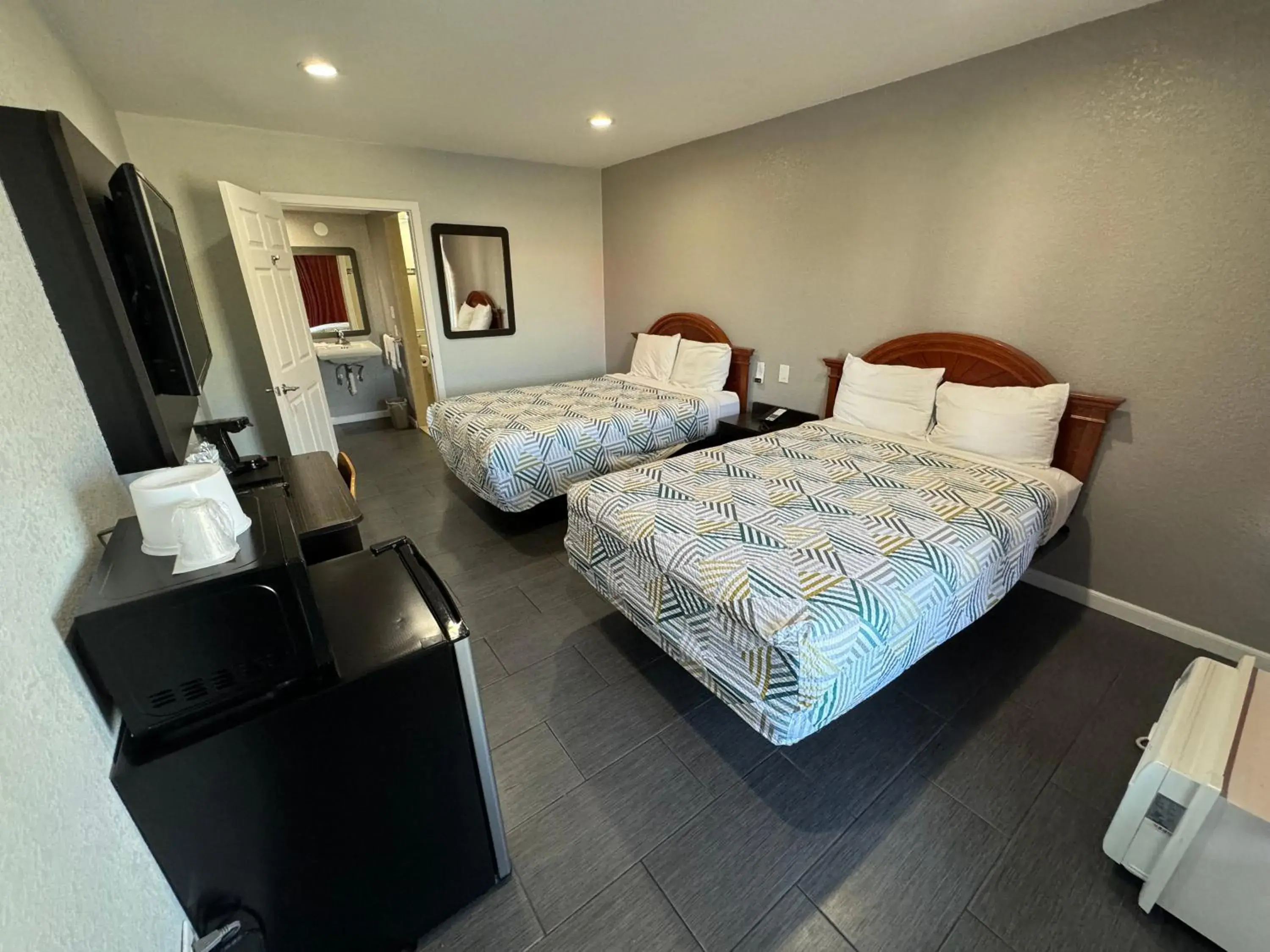 Double Room - Disability Access in Englewood Inn & Suites Double Room - Disability Access in Englewood Inn & Suites
