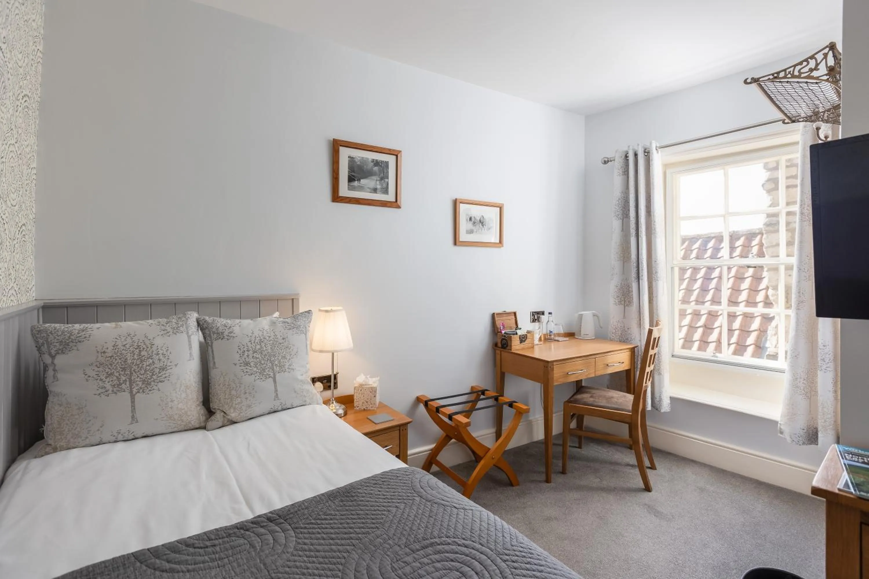 Seating area, Bed in The Black Swan Inn