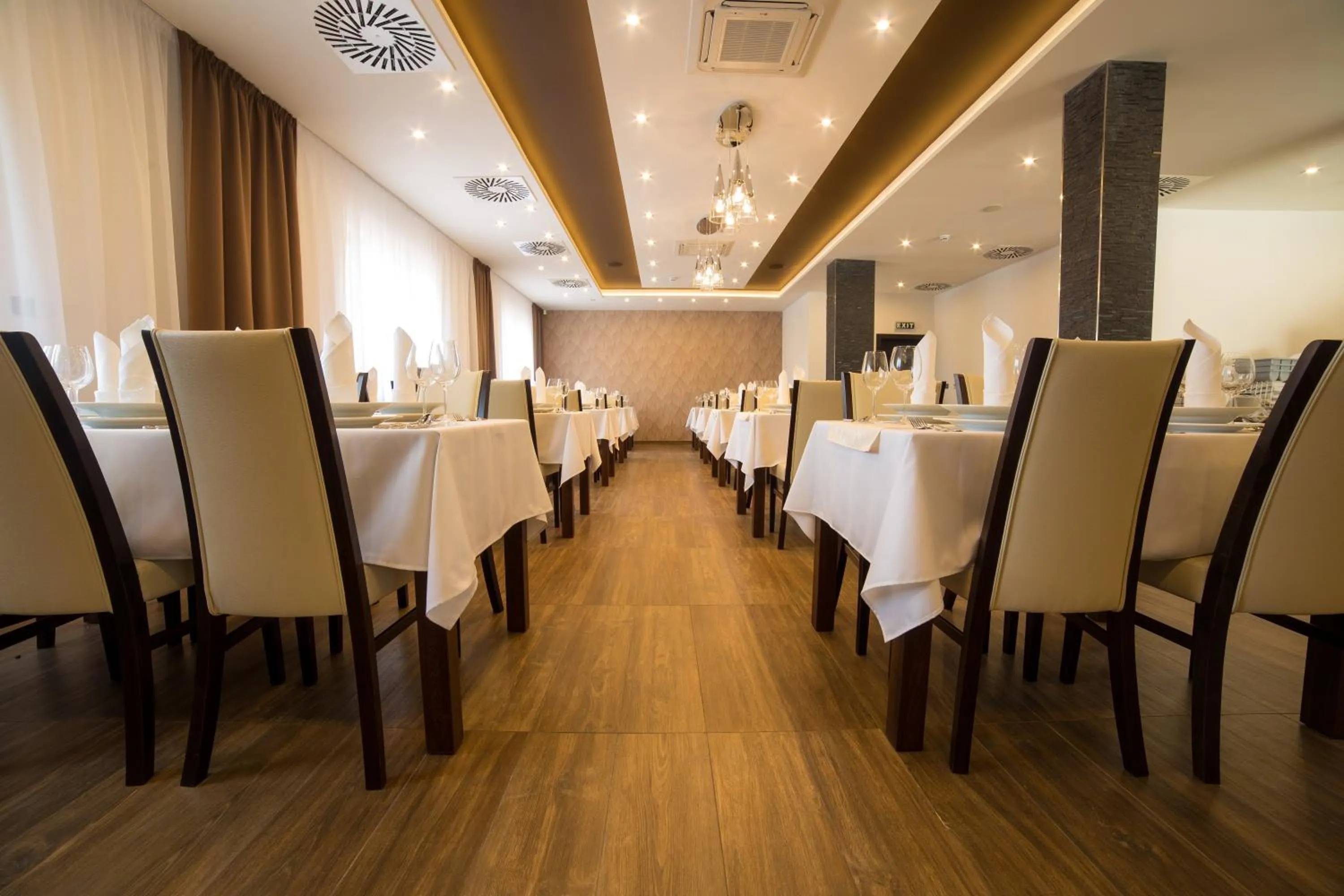 Restaurant/places to eat in Hotel DARO