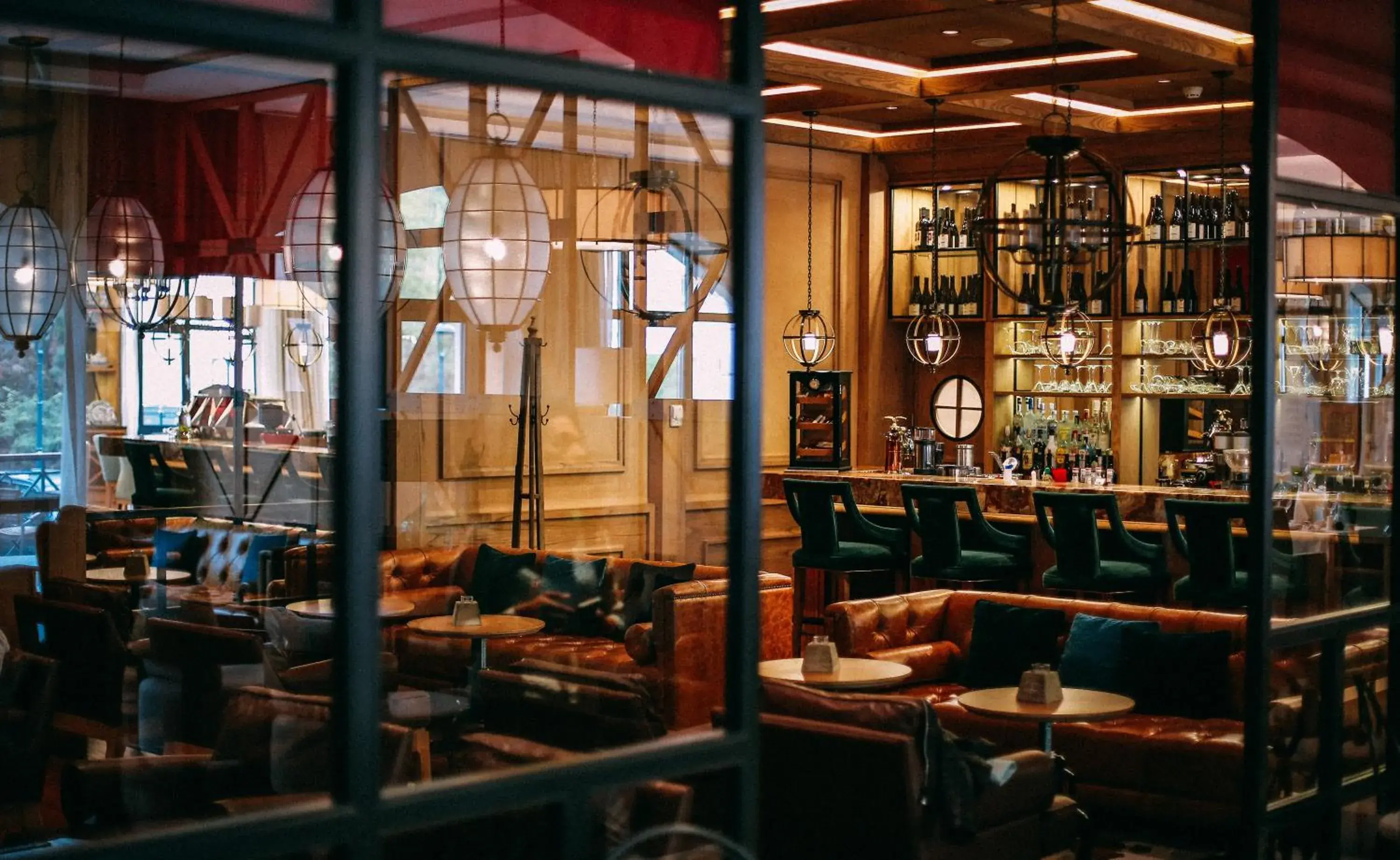 Lounge or bar in Crowne Plaza - Borjomi by IHG Lounge or bar in Crowne Plaza - Borjomi by IHG