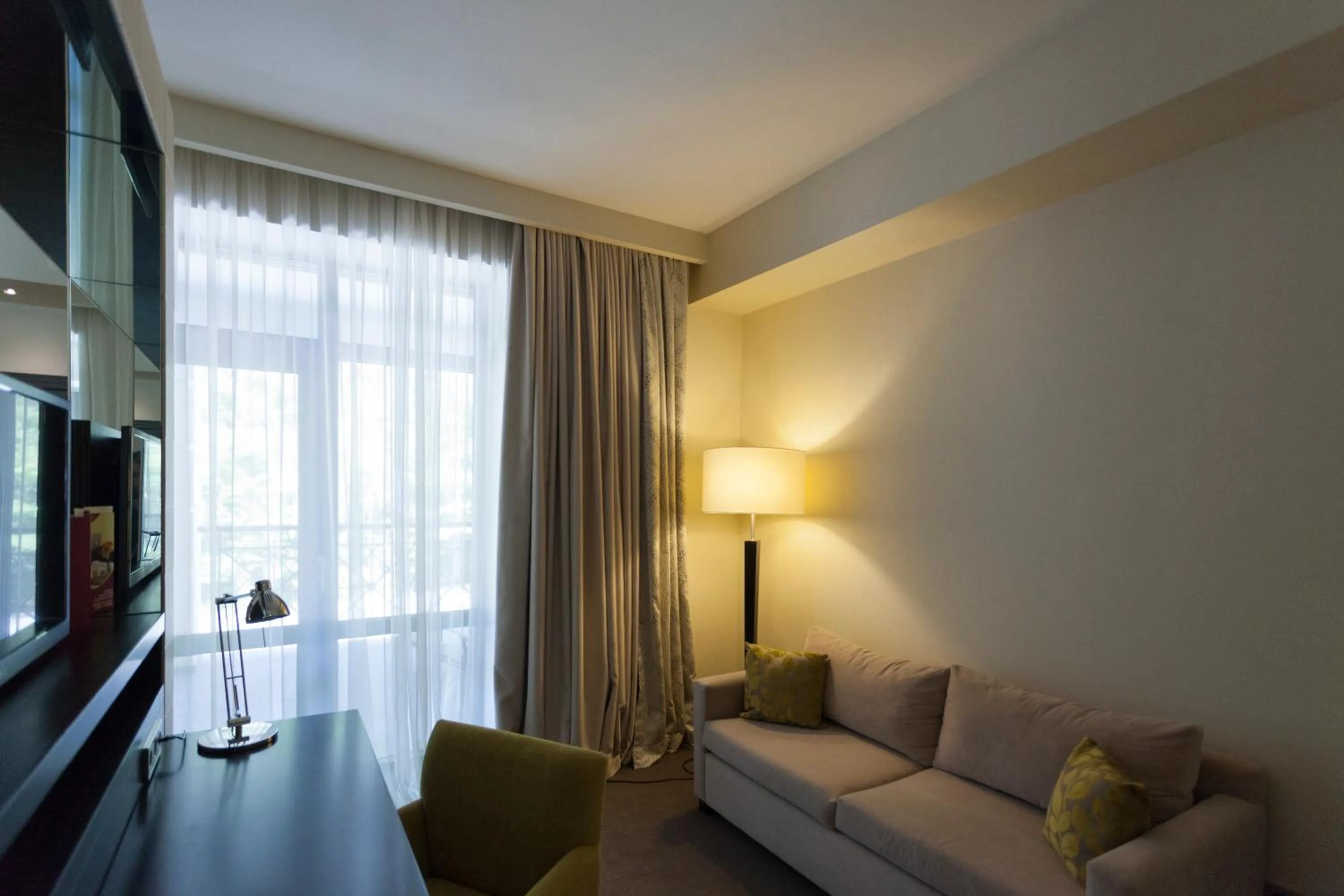 Seating area in Crowne Plaza - Borjomi by IHG