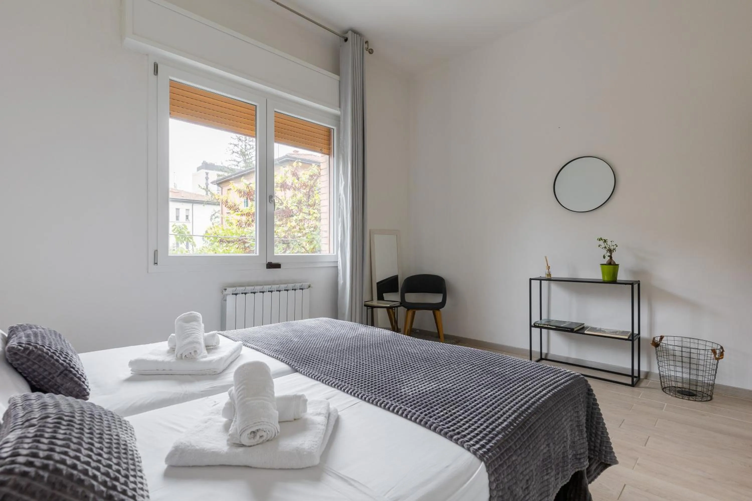 Bedroom, Bed in Bologna Suite