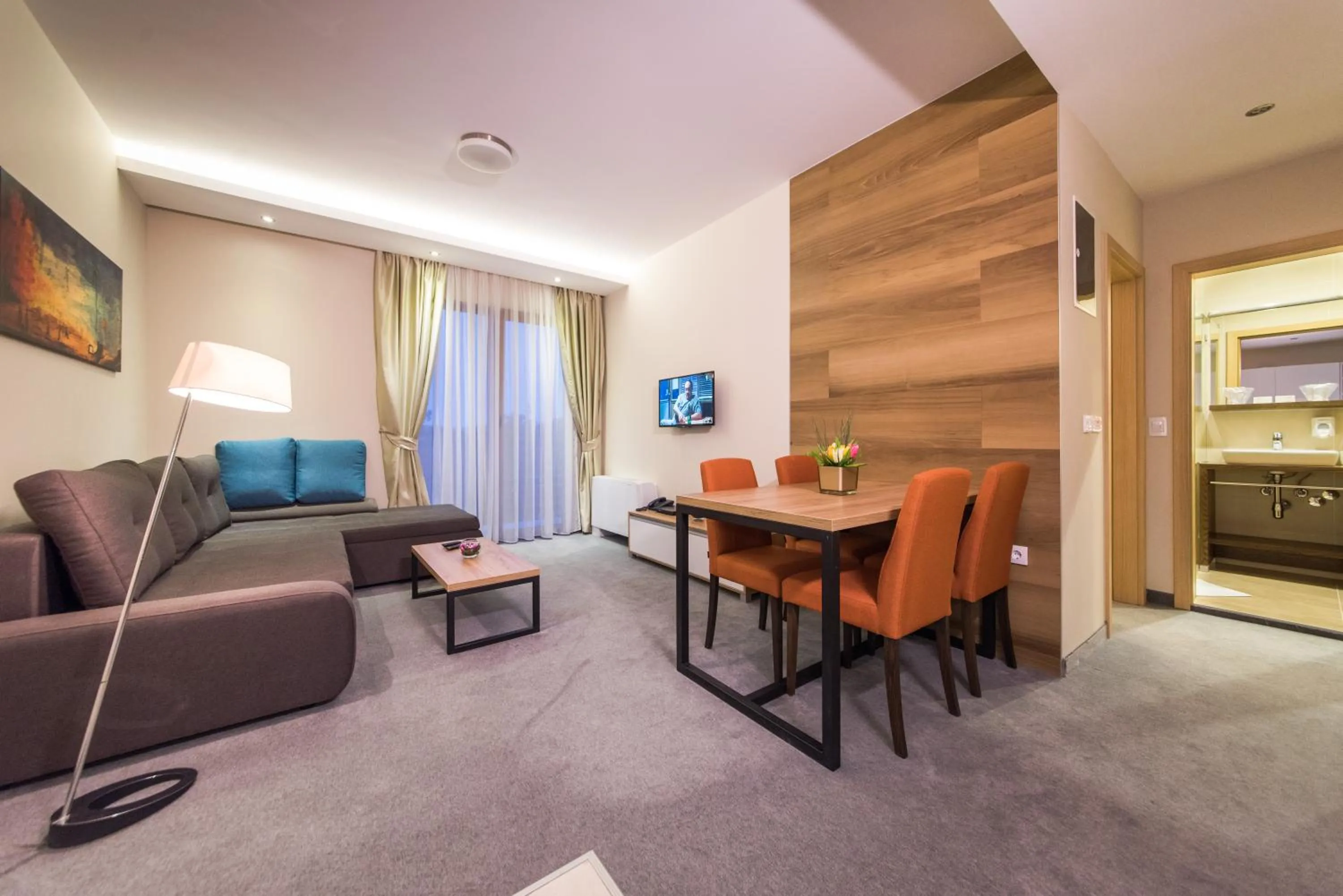 One-Bedroom Apartment with Balcony in Hotel Mons