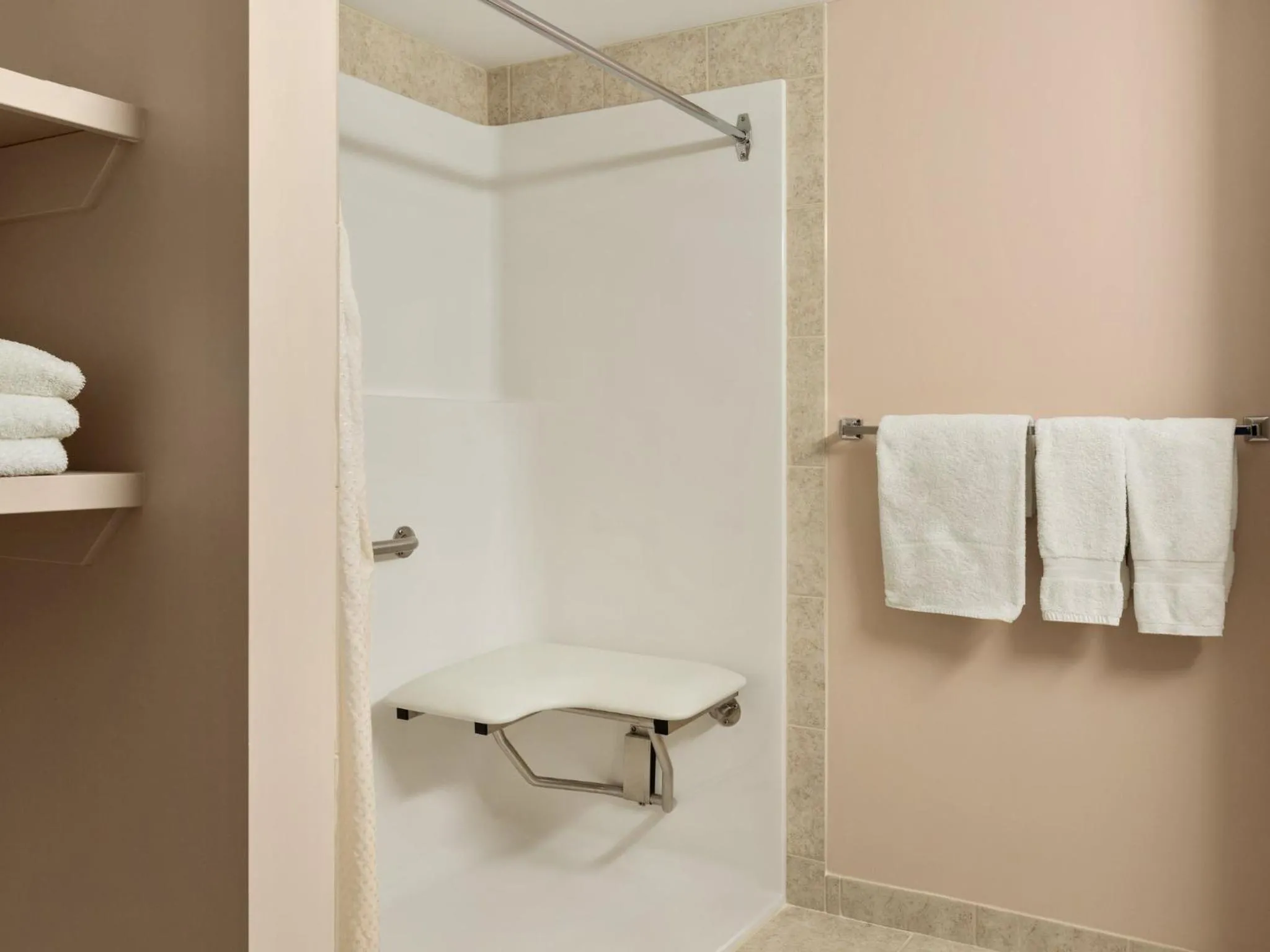 Bathroom in Canada Grey Motor Inn