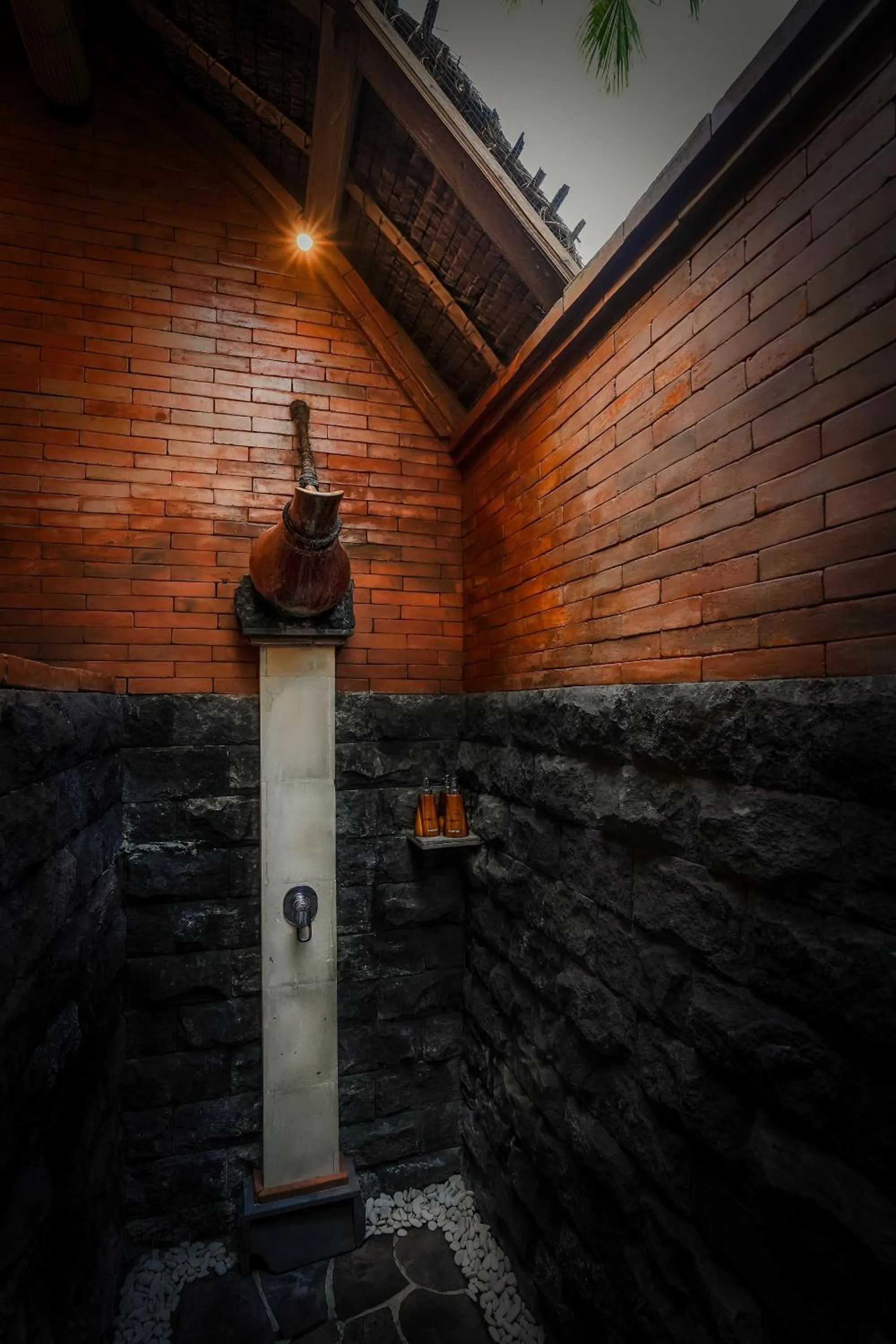 Shower in De Klumpu Bali Eco Tradi Stay