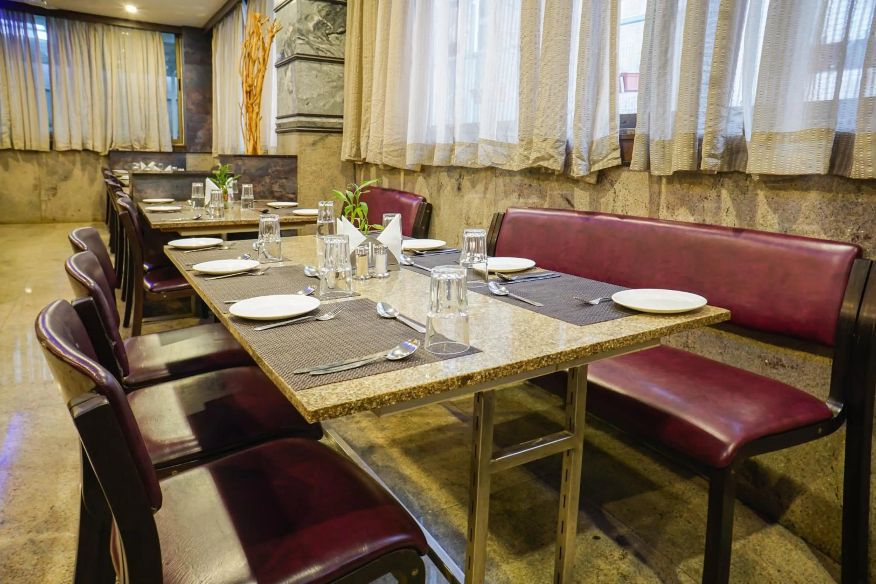 Restaurant/places to eat in MySpace Hotels Silverstar