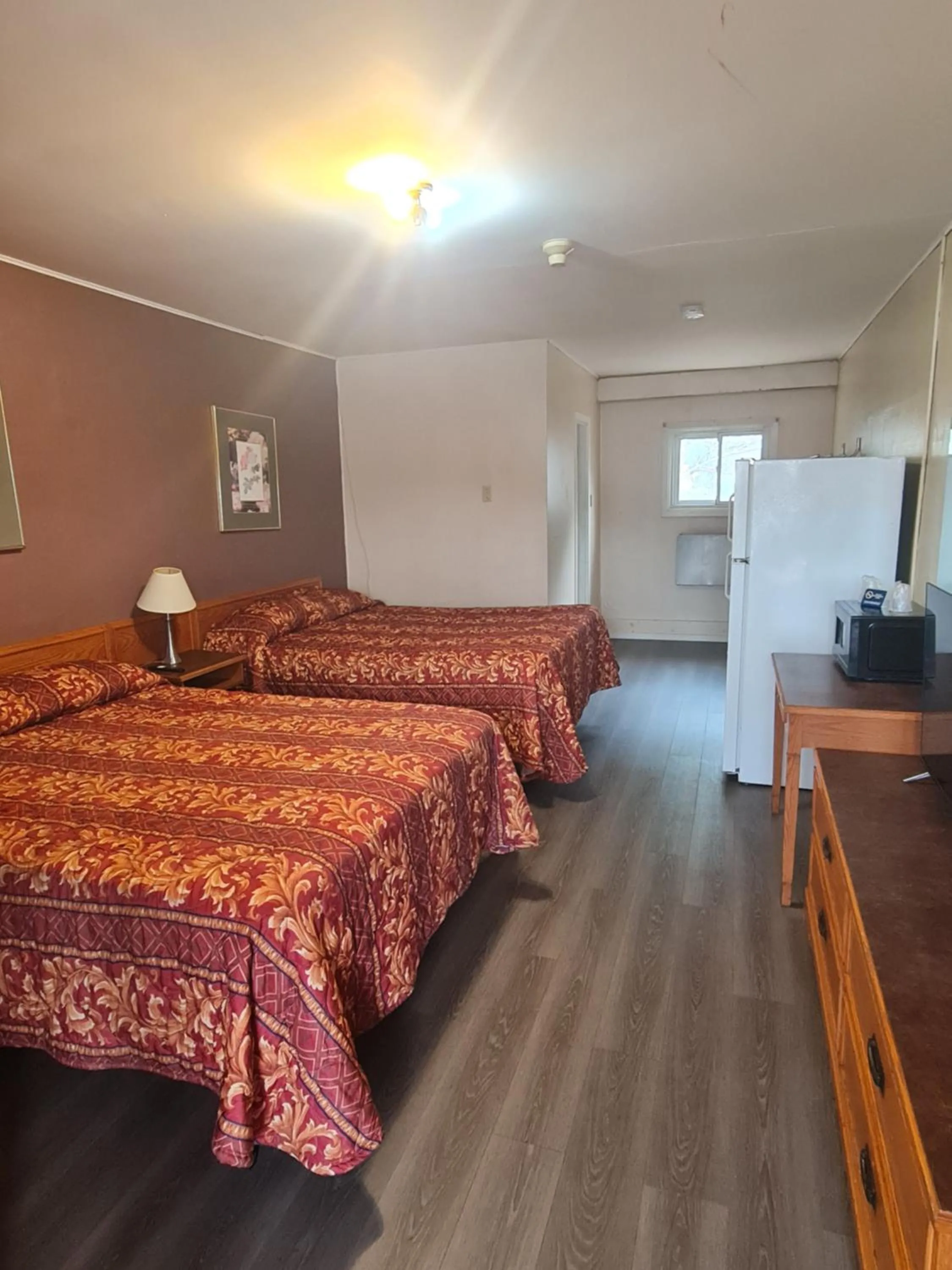 Skyways Motel