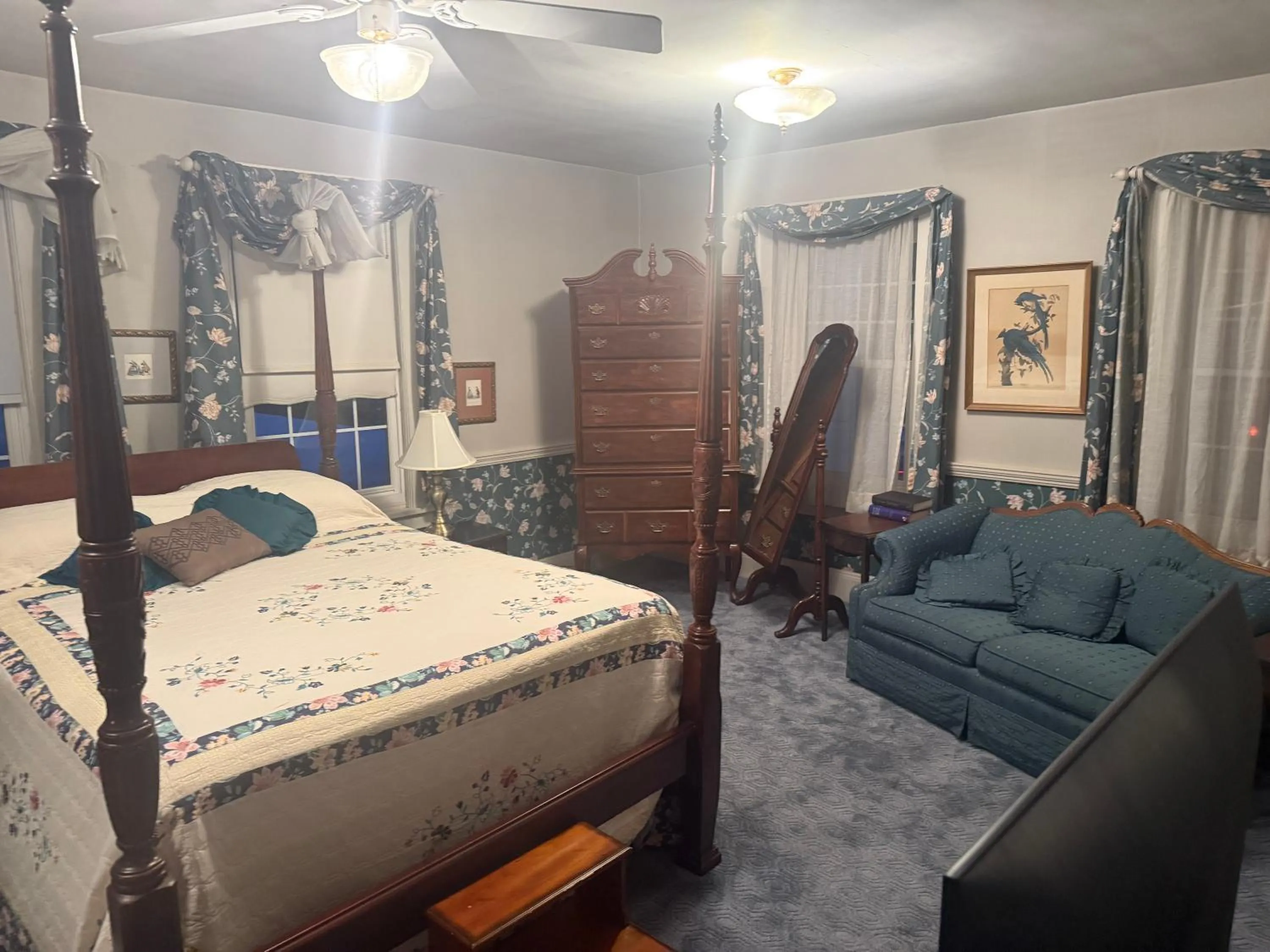 Historic Rider's Inn