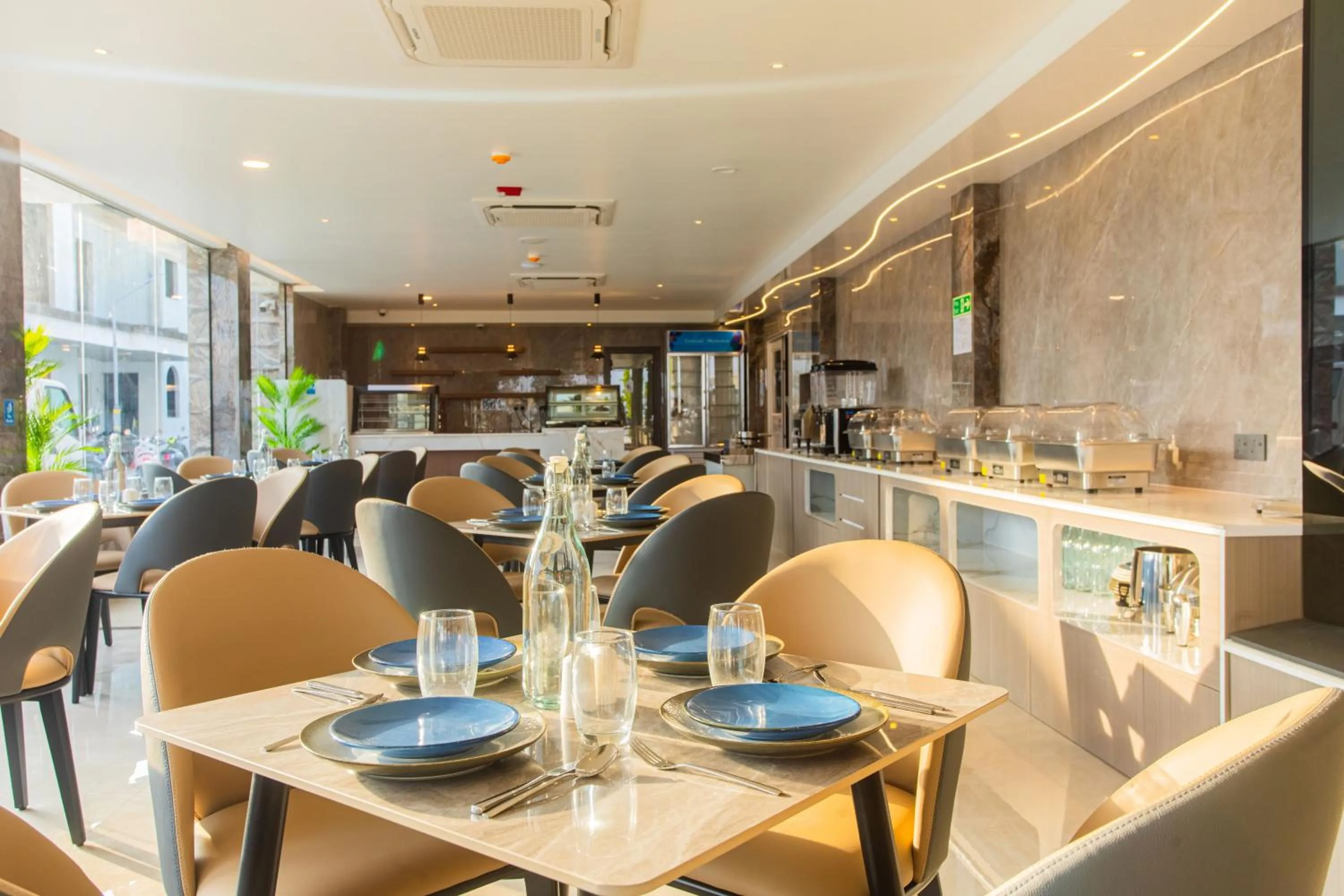 Restaurant/places to eat in Lonuhiri at Dhigurah