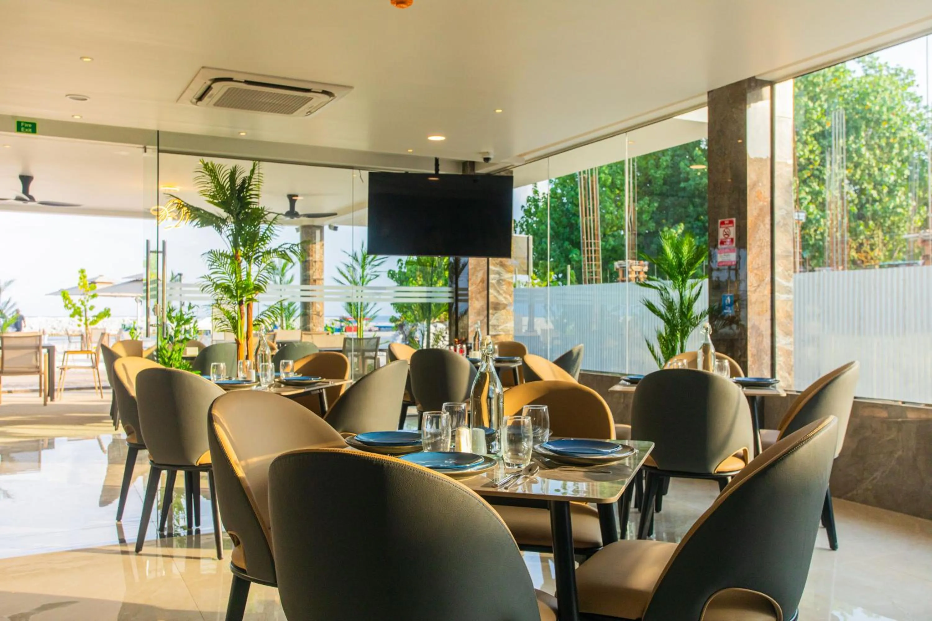 Restaurant/places to eat in Lonuhiri at Dhigurah