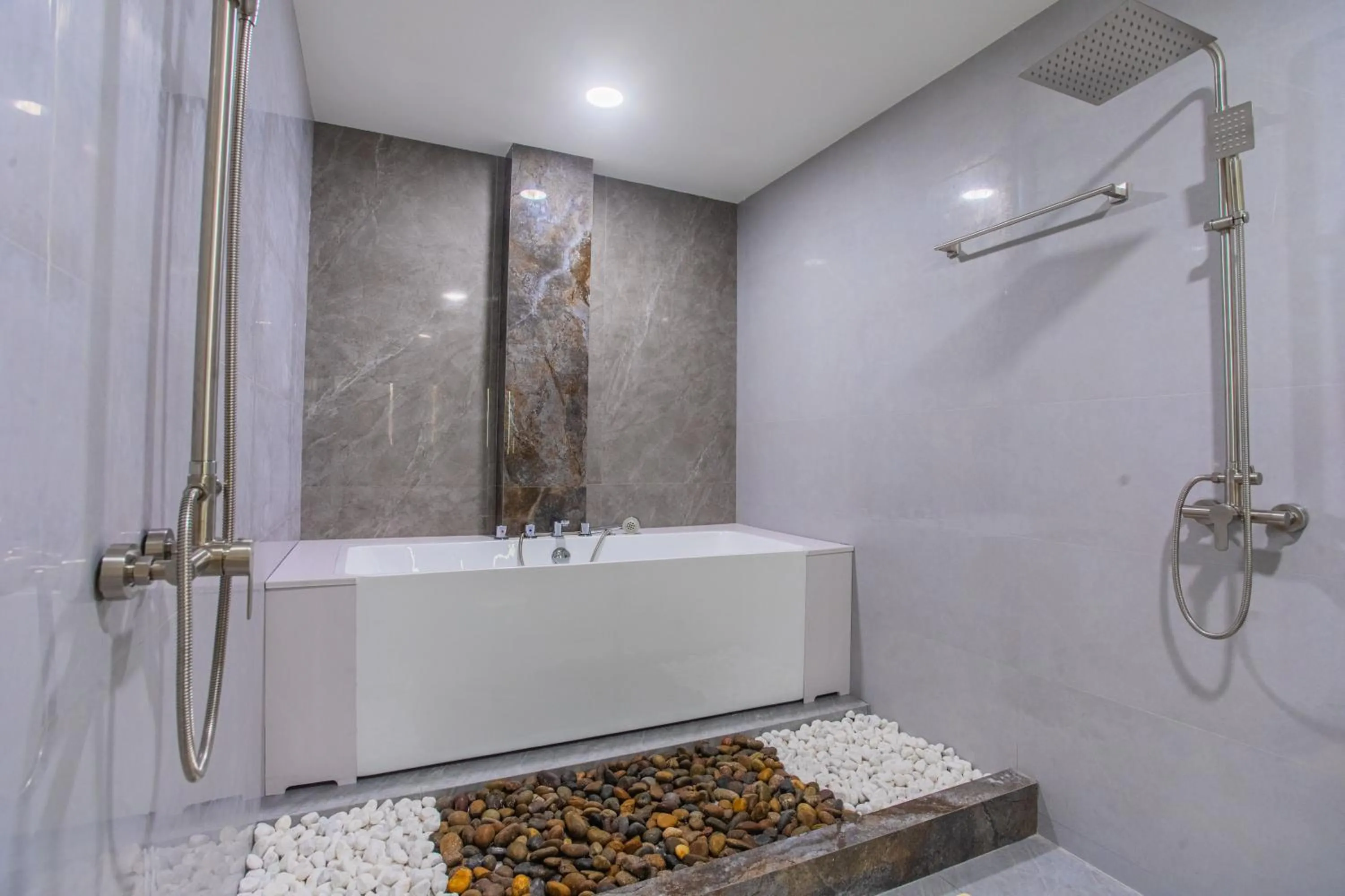 Shower in Lonuhiri at Dhigurah