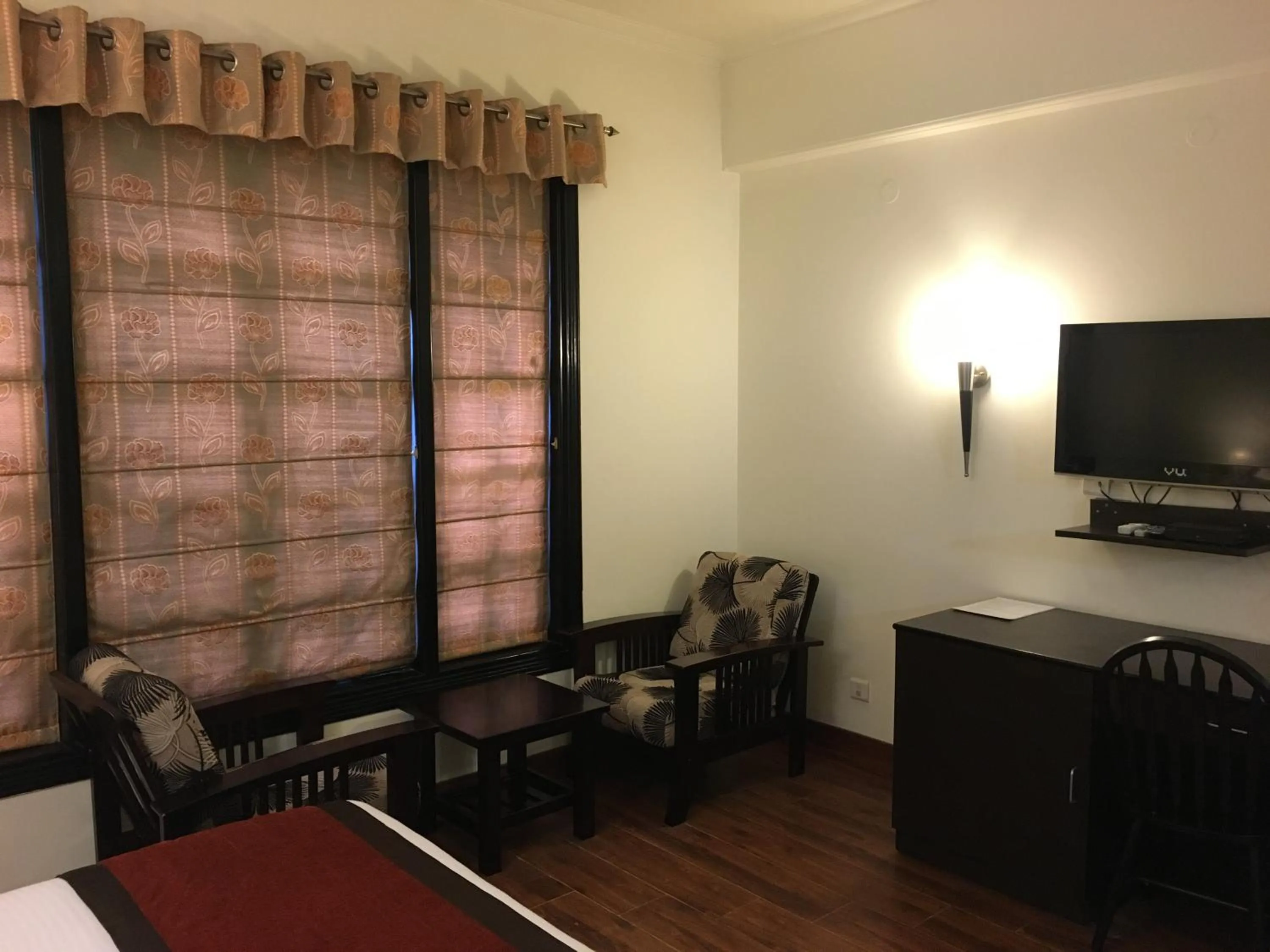 Seating area, Bed in La Residence