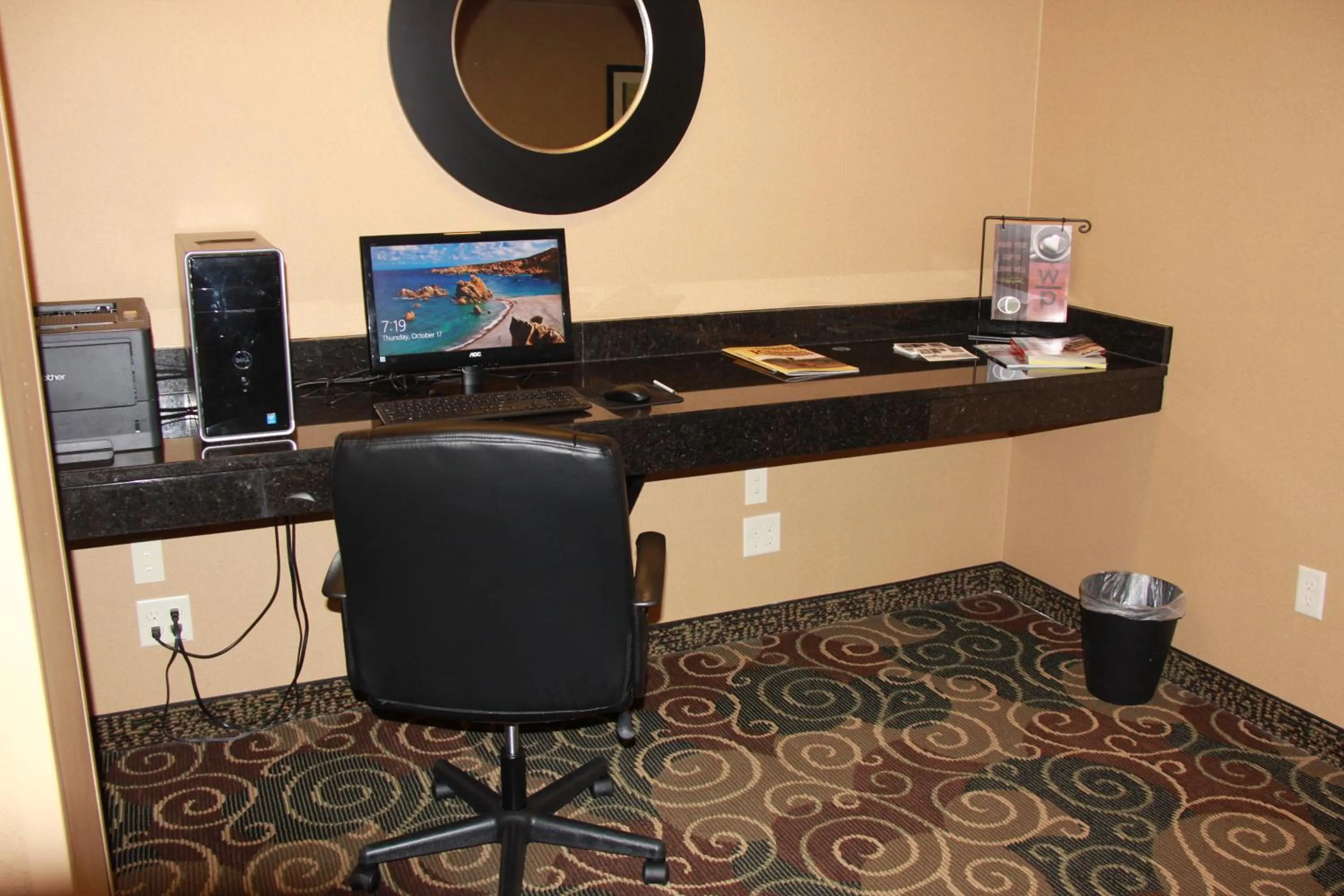 Castle Rock Inn & Suites - Quinter