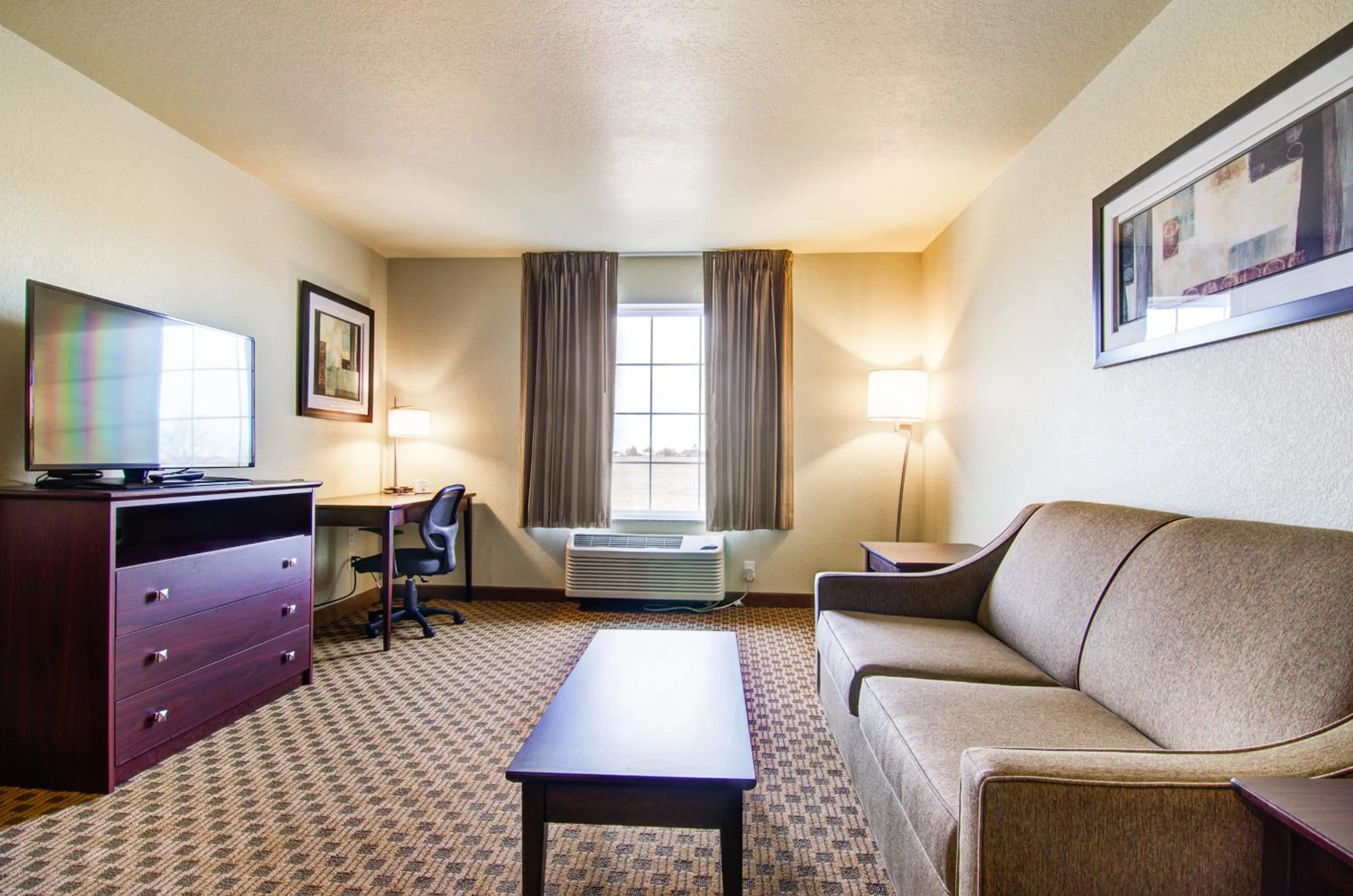 Bed in Castle Rock Inn & Suites - Quinter