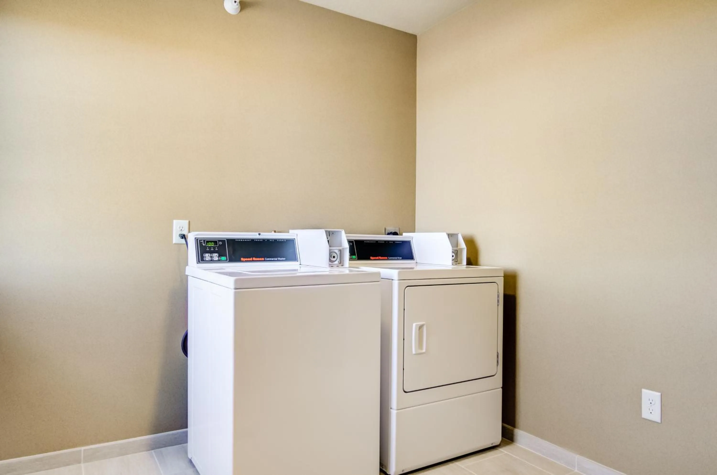 Castle Rock Inn & Suites - Quinter