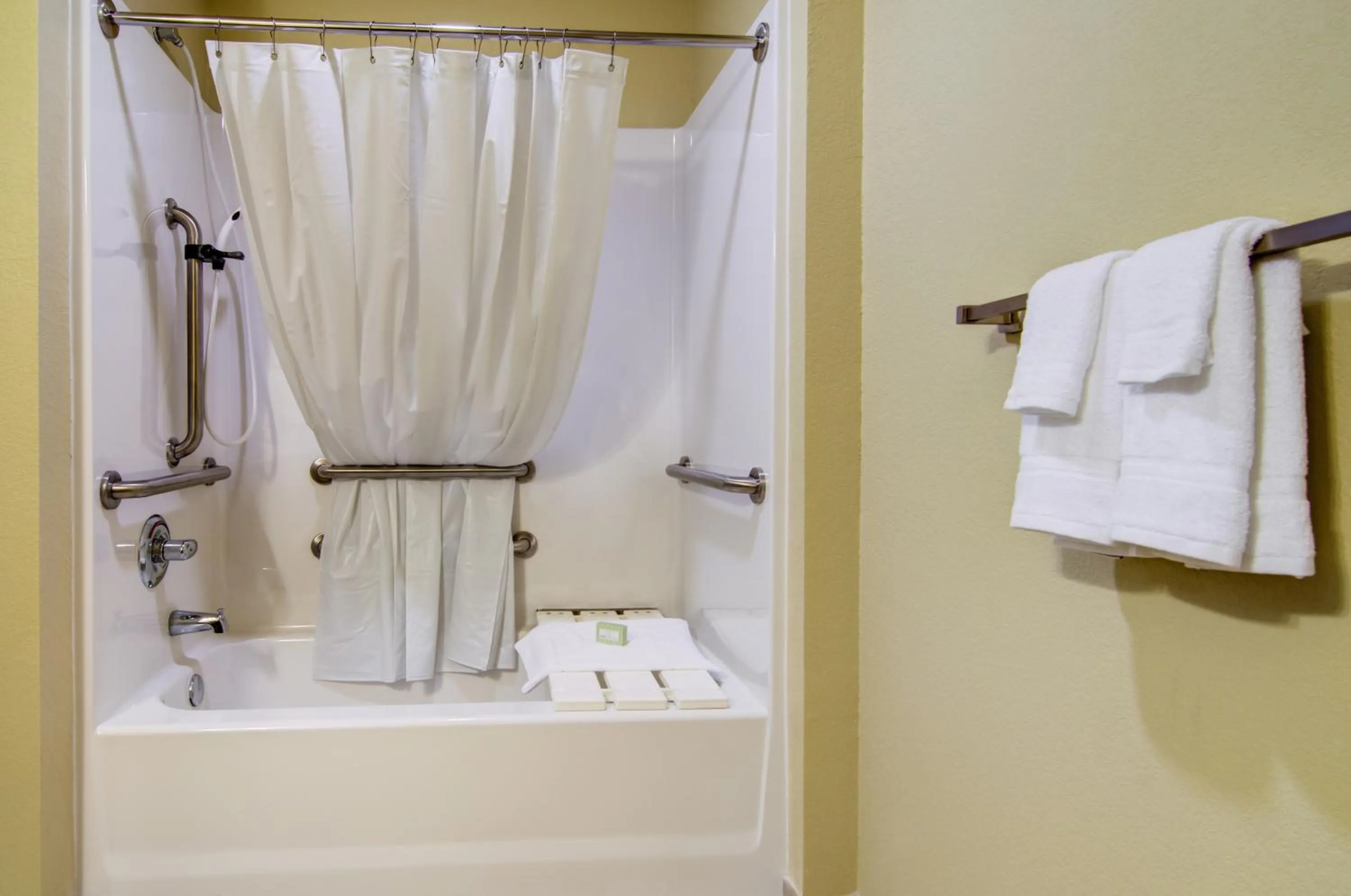 Shower in Castle Rock Inn & Suites - Quinter