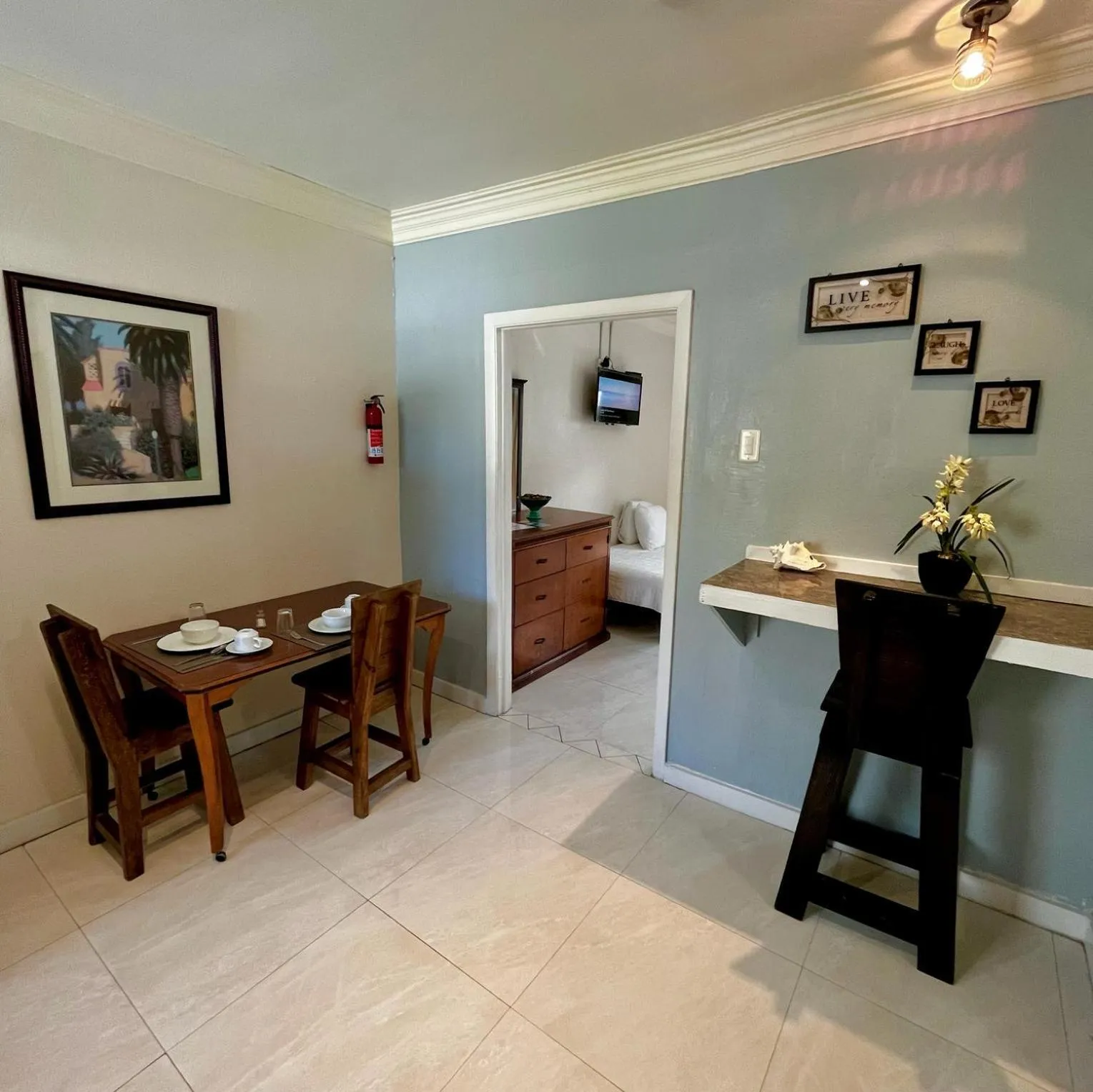 Kitchen or kitchenette in Colony Club Inn & Suites