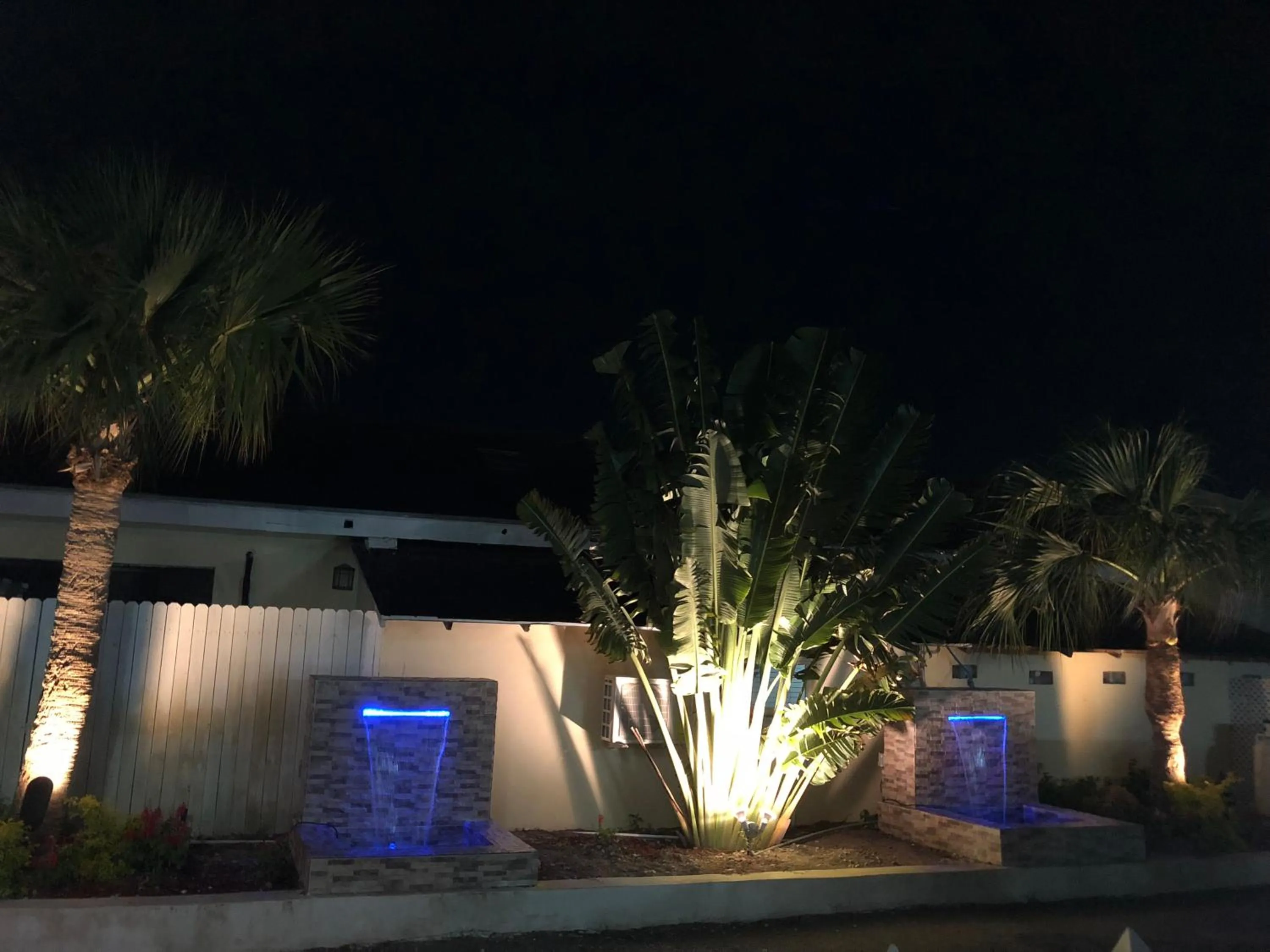 Property building in Colony Club Inn & Suites