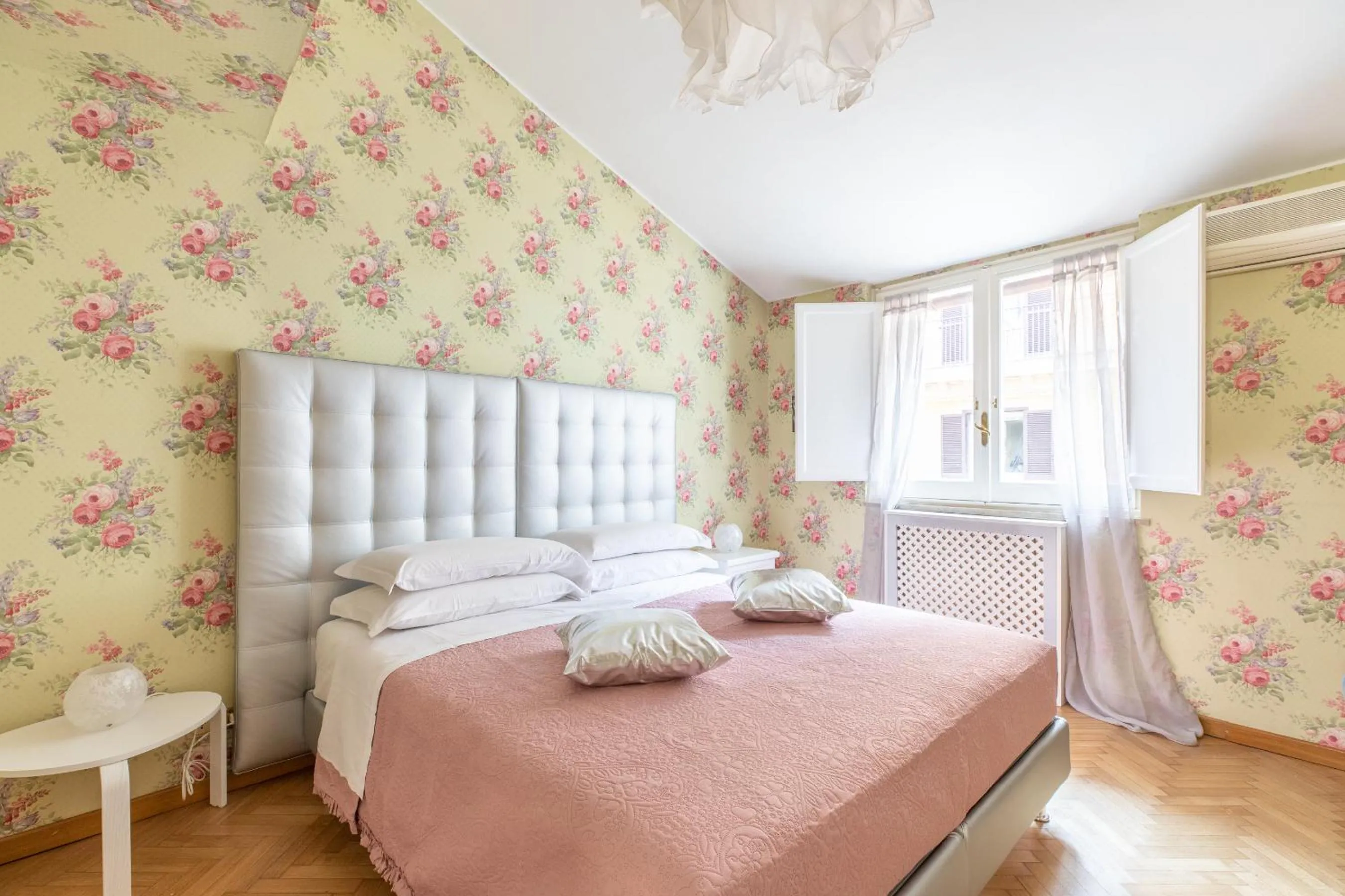 Photo of the whole room, Bed in Town House Roma