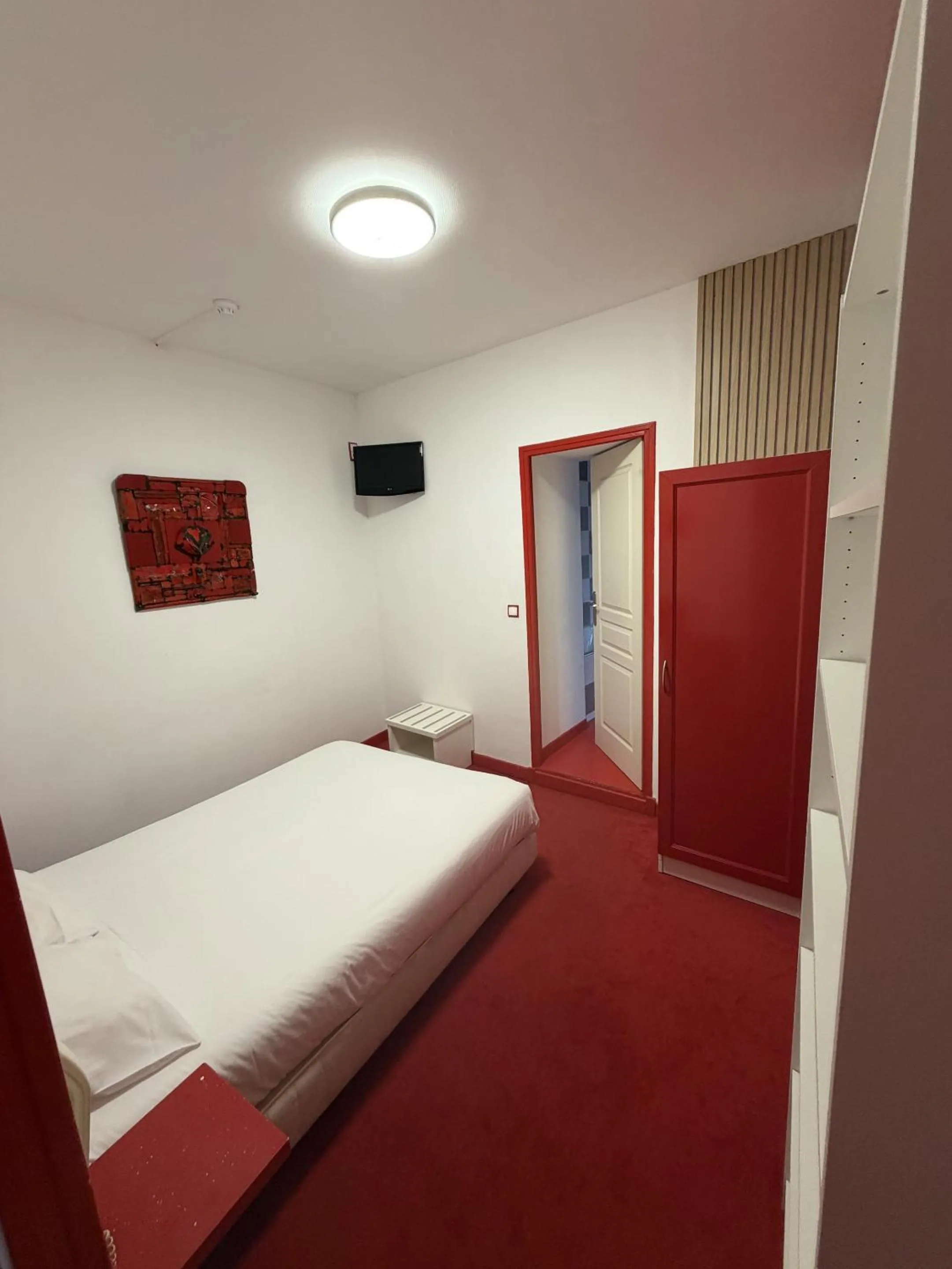 Bedroom, Bed in Le coin des Halles