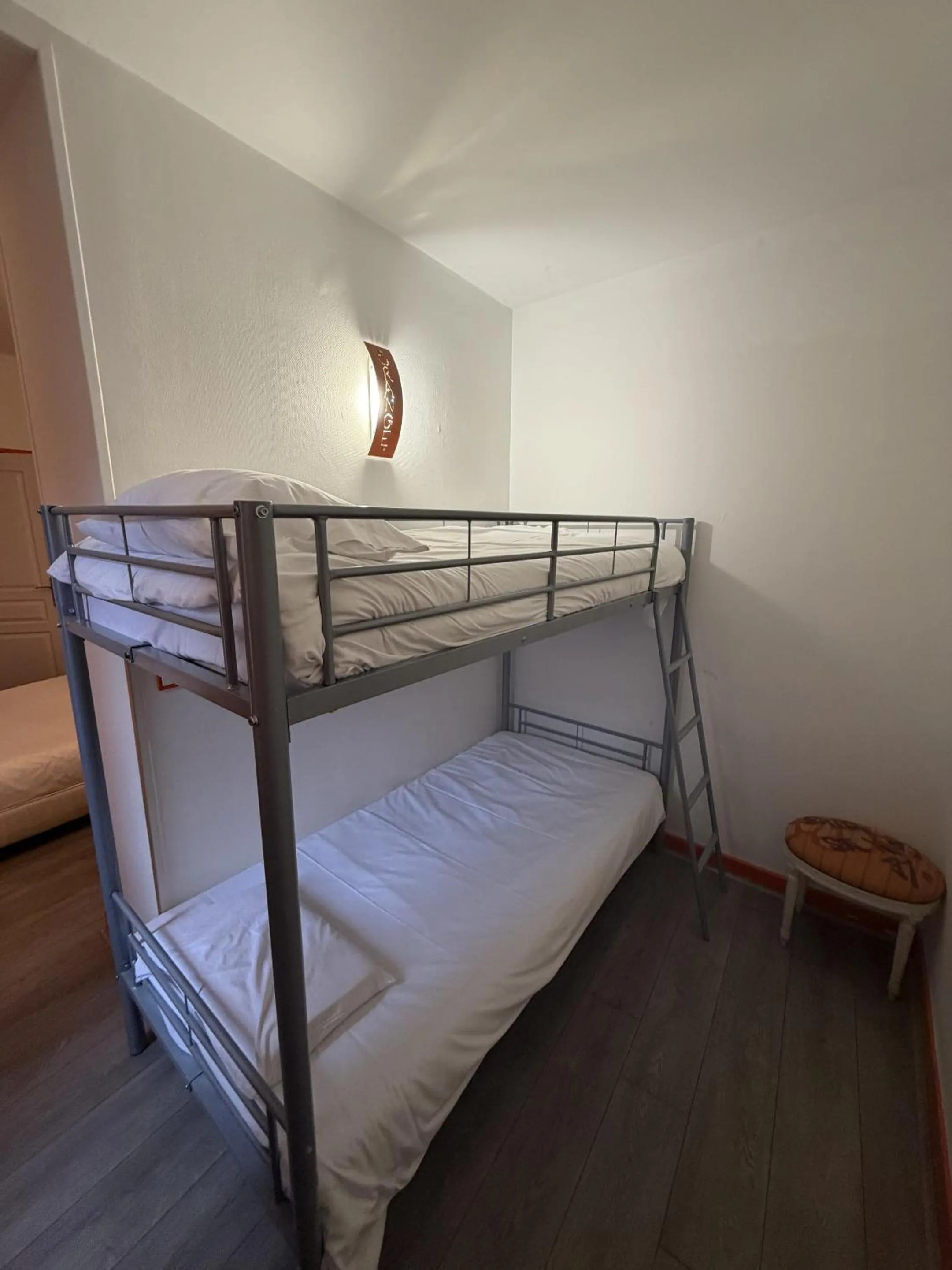 Bedroom, Bed in Le coin des Halles