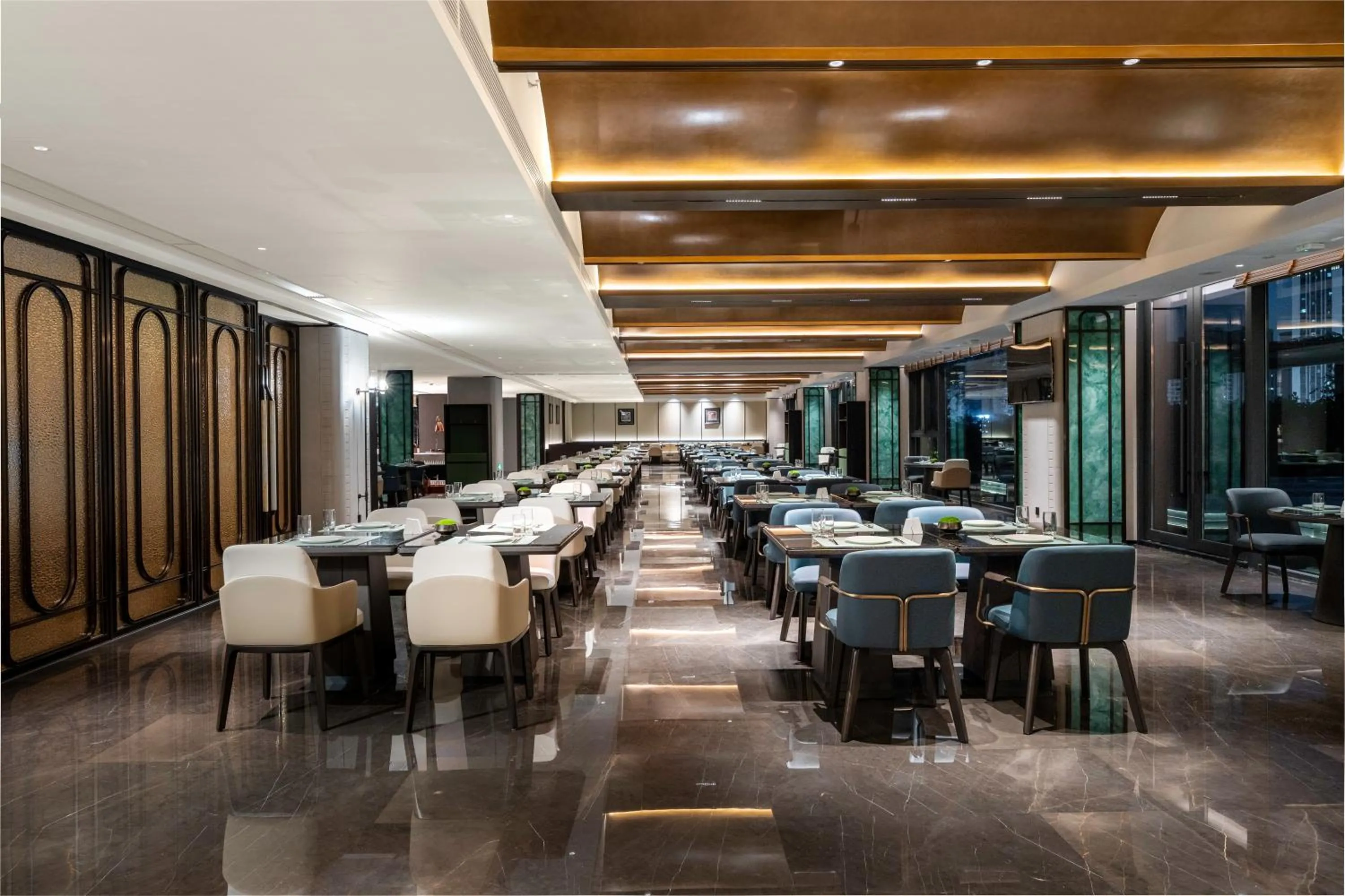 Restaurant/places to eat in Wyndham Leshan Downtown