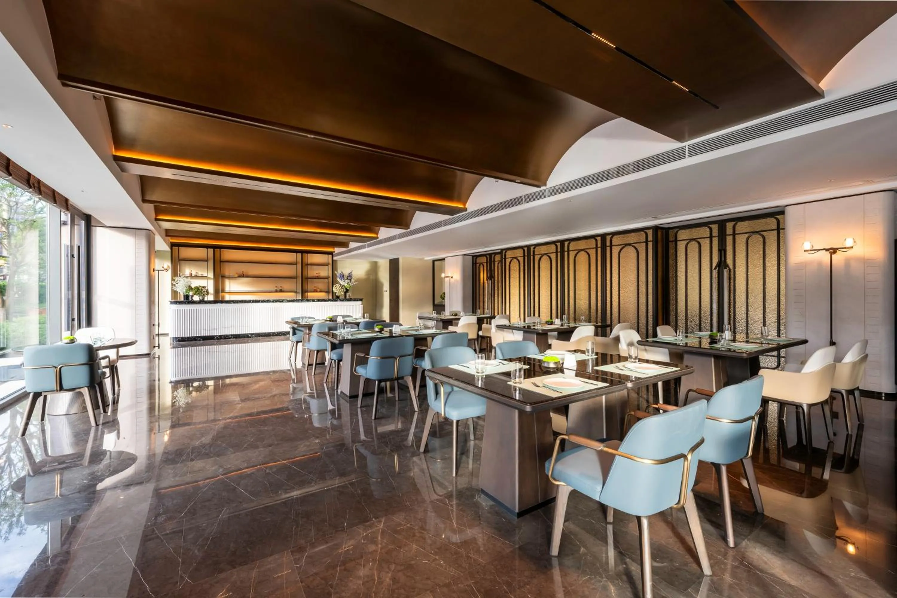 Restaurant/places to eat in Wyndham Leshan Downtown