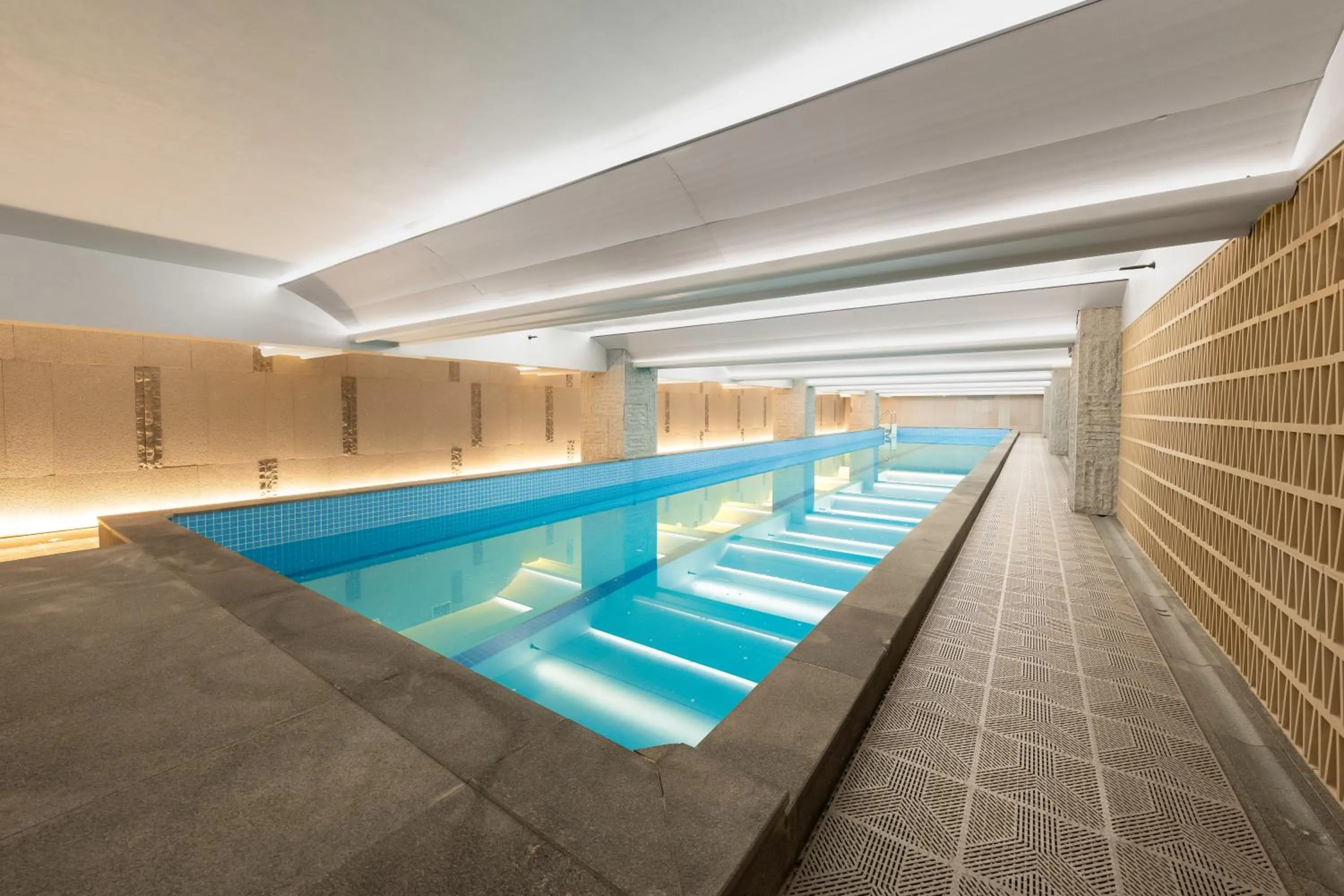 Swimming pool in Wyndham Leshan Downtown