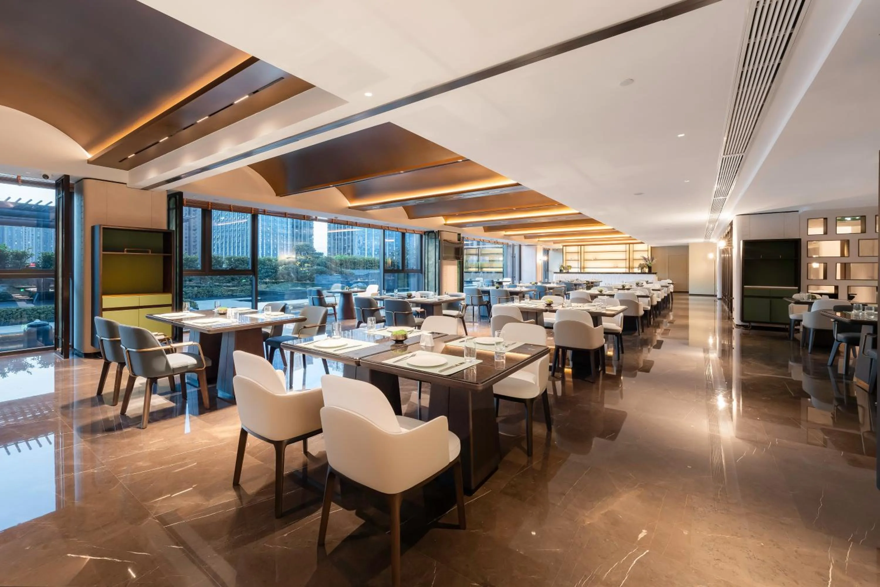 Restaurant/places to eat in Wyndham Leshan Downtown