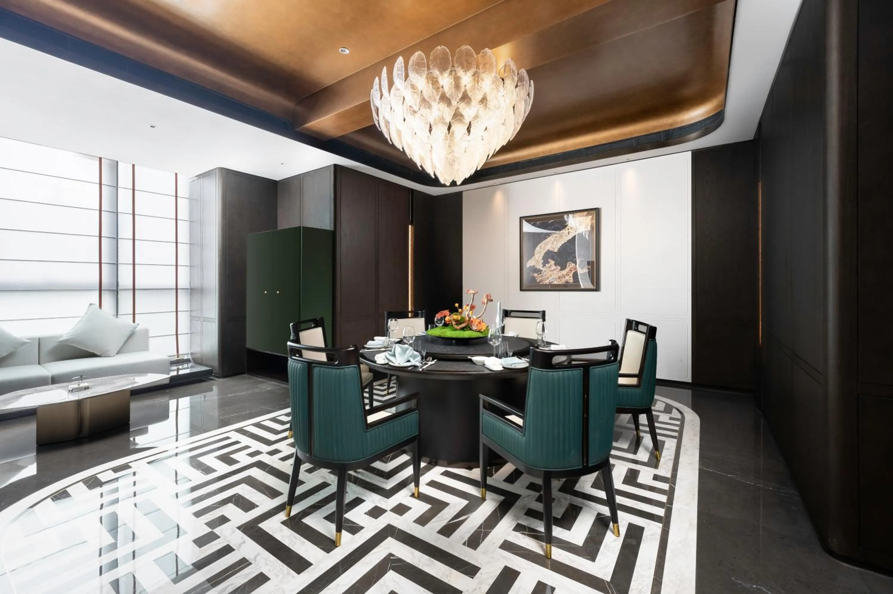 Restaurant/places to eat in Wyndham Leshan Downtown