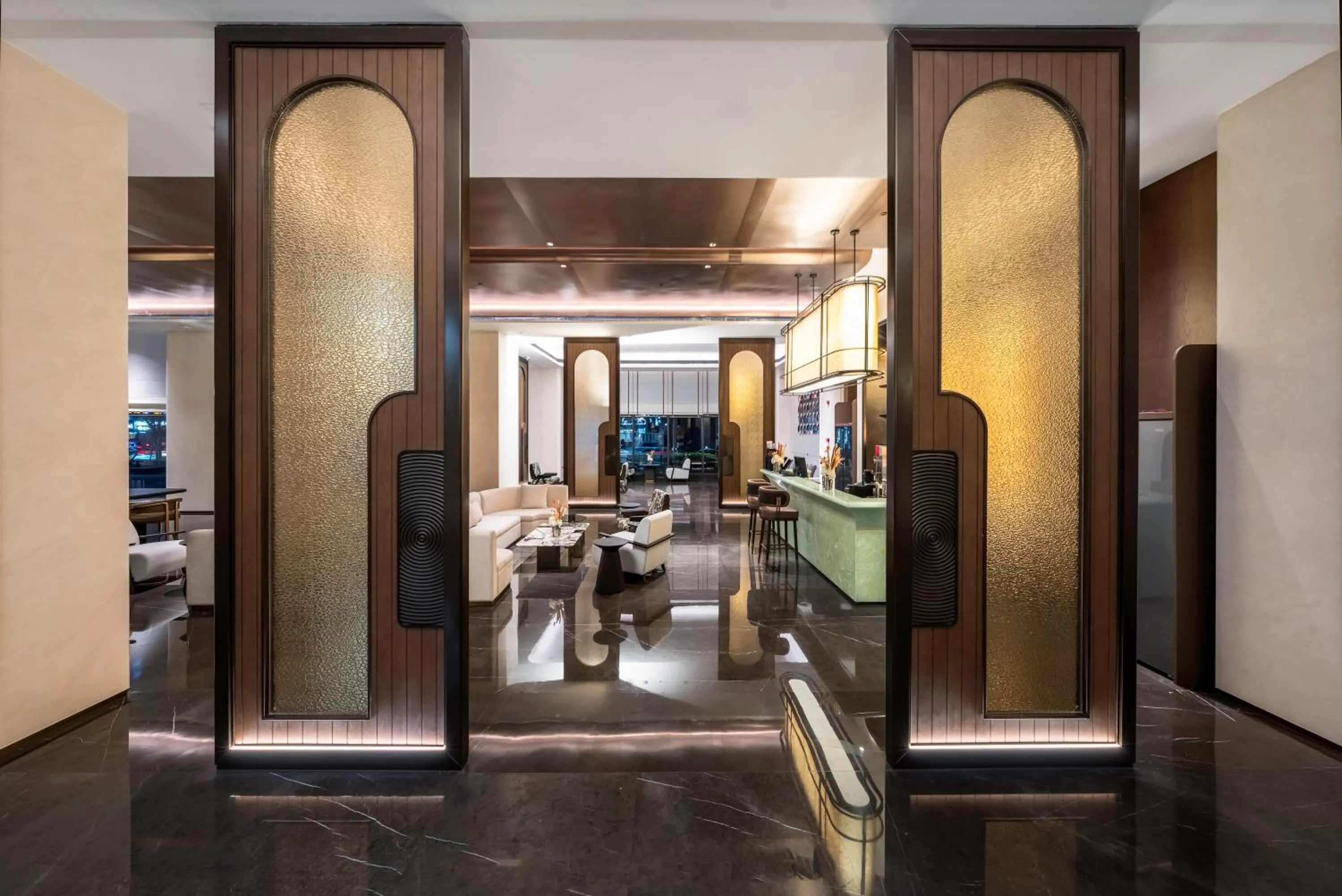Restaurant/places to eat in Wyndham Leshan Downtown