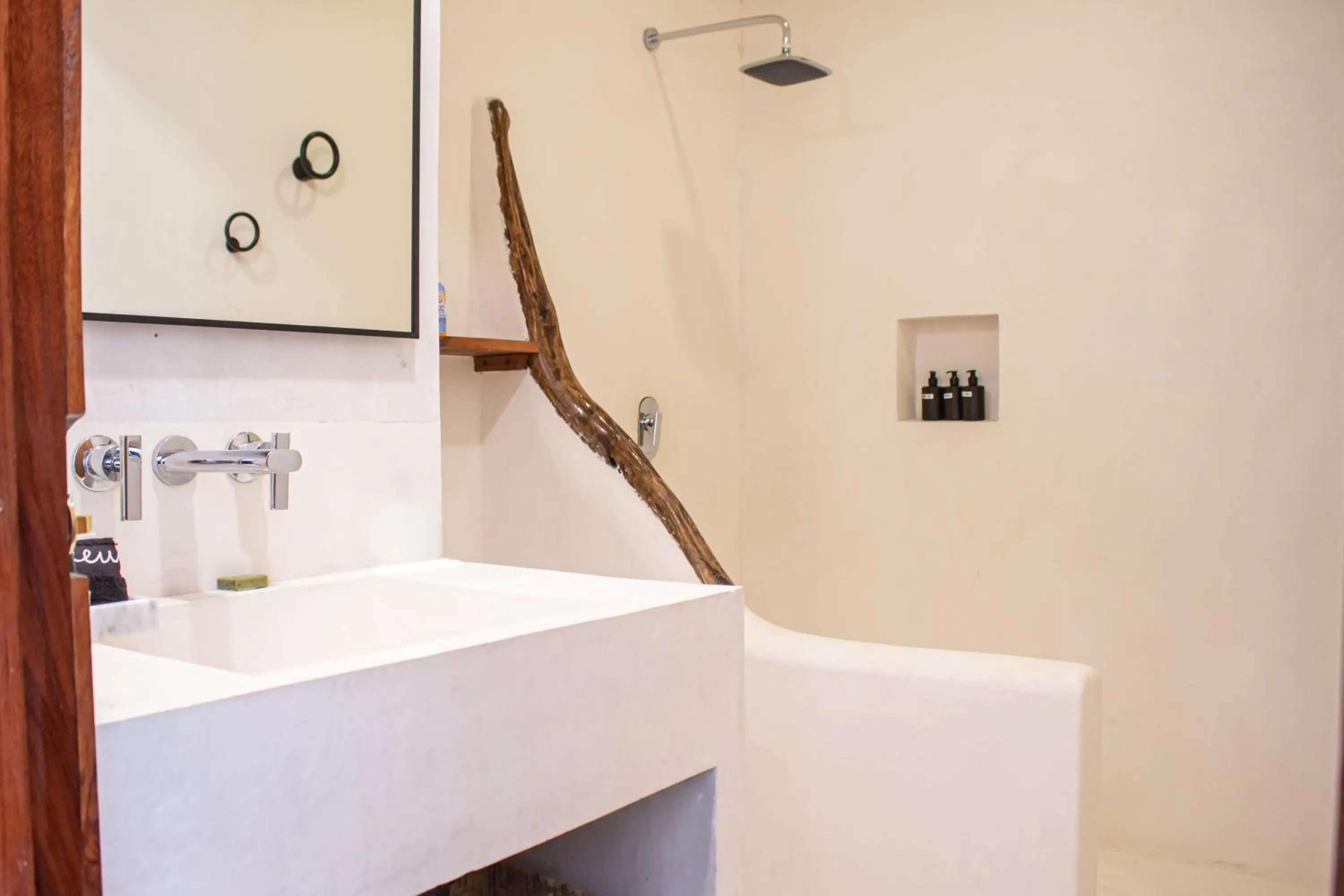 Shower in Dune Boutique Hotel located at the party zone