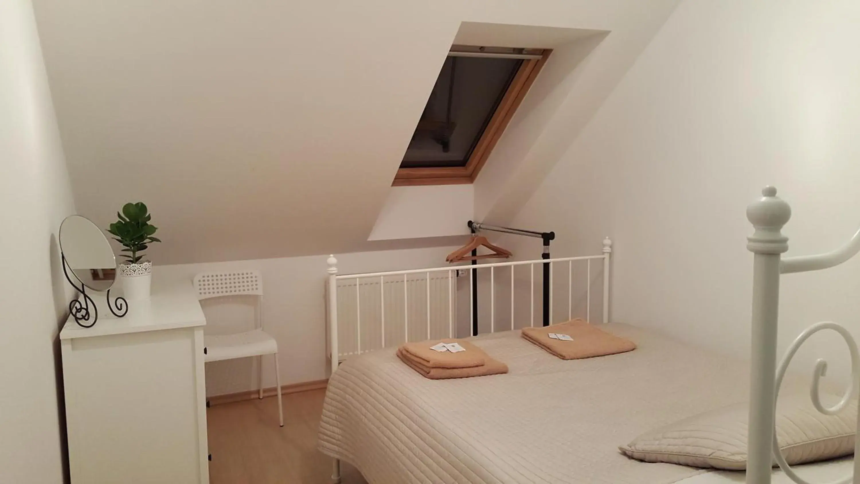 Small Double Room with Shared Bathroom - single occupancy in Penzion Sofi Small Double Room with Shared Bathroom - single occupancy in Penzion Sofi
