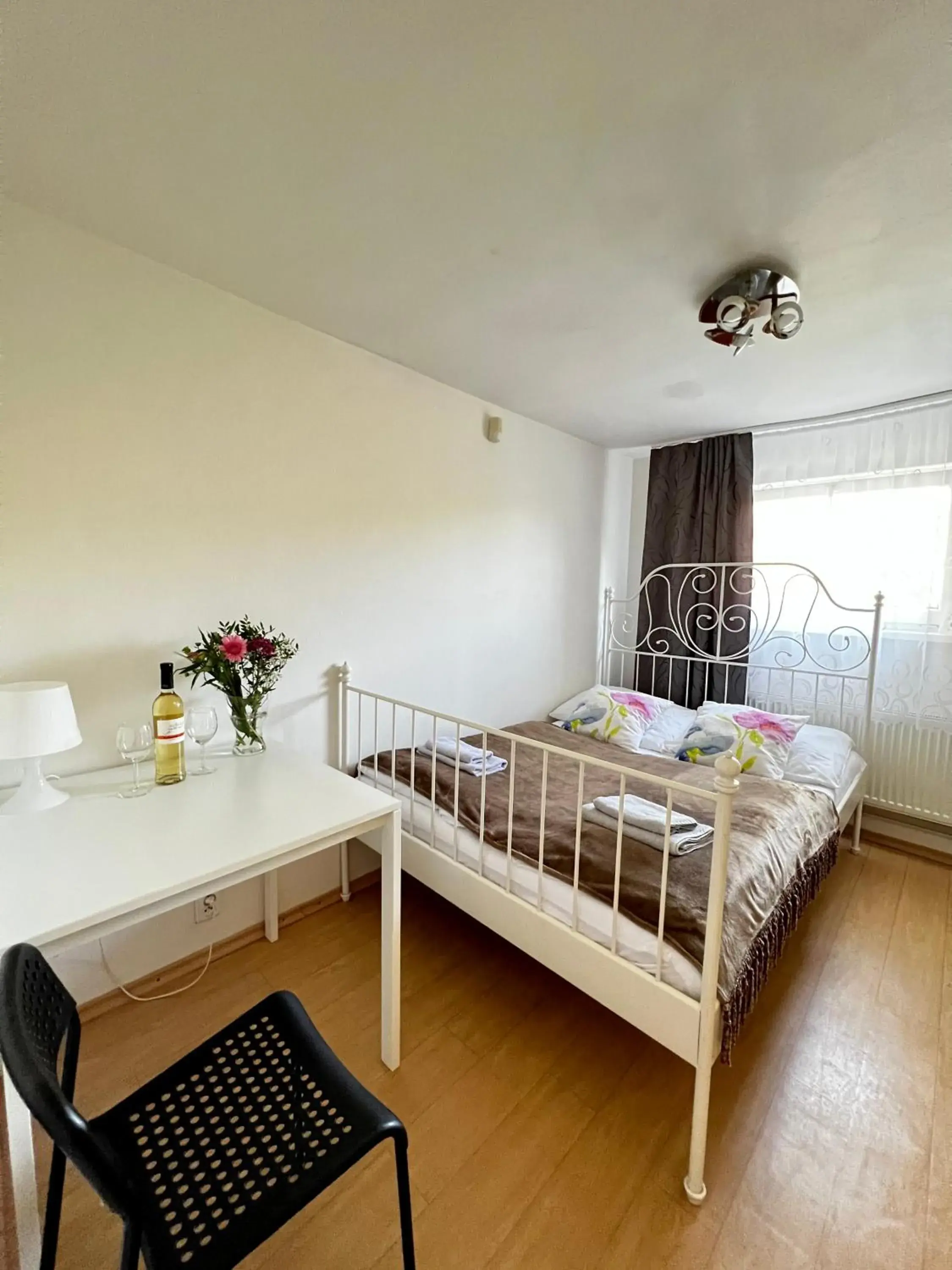 Small Double Room with Shared Bathroom - single occupancy in Penzion Sofi Small Double Room with Shared Bathroom - single occupancy in Penzion Sofi