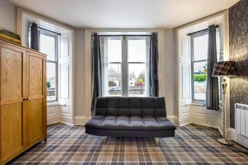 Crown Hotel & Bar