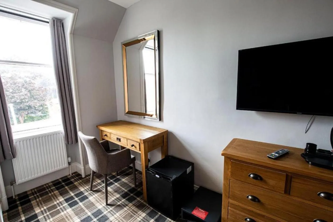TV and multimedia in Crown Hotel & Bar