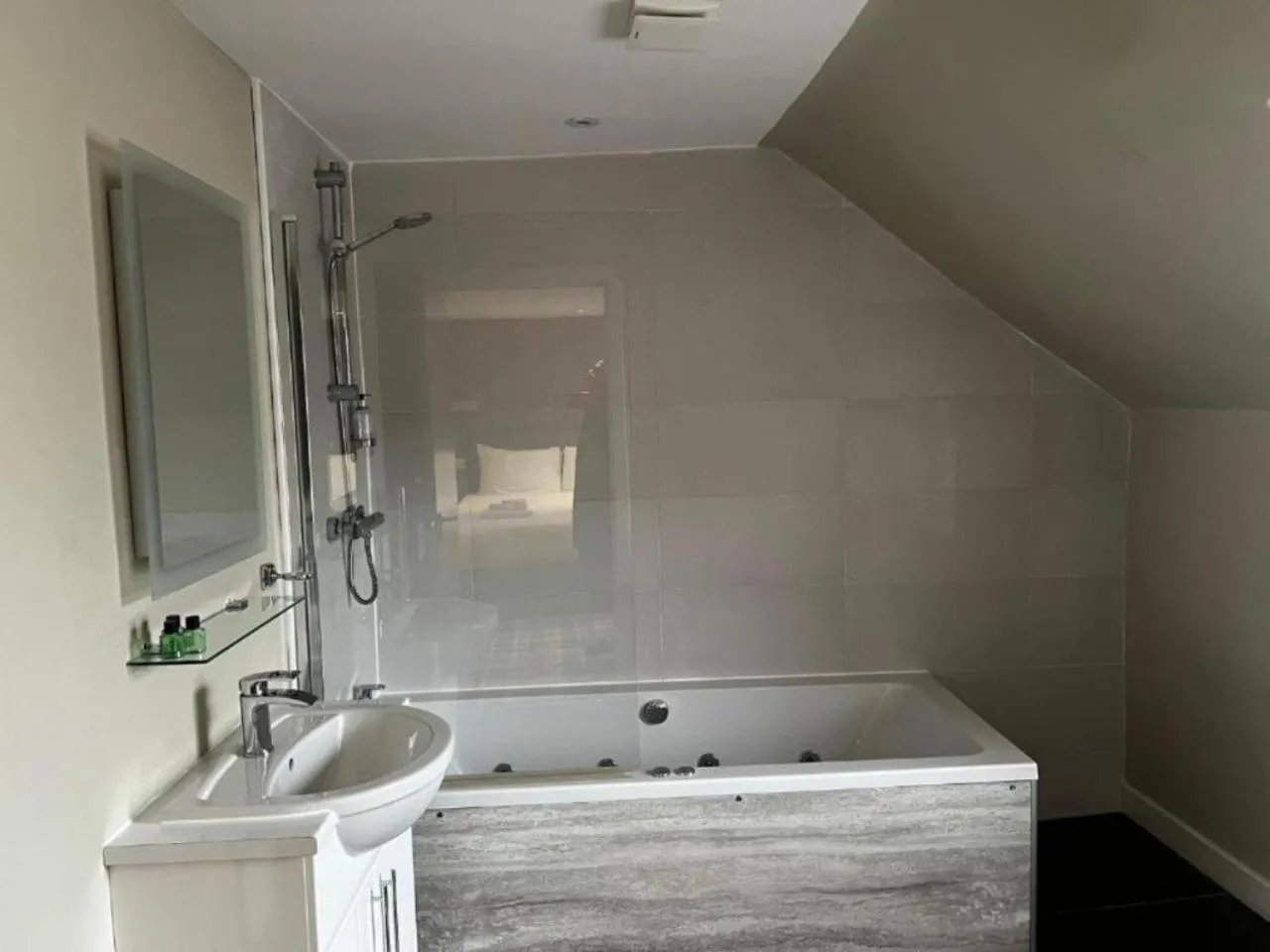 Bathroom in Crown Hotel & Bar