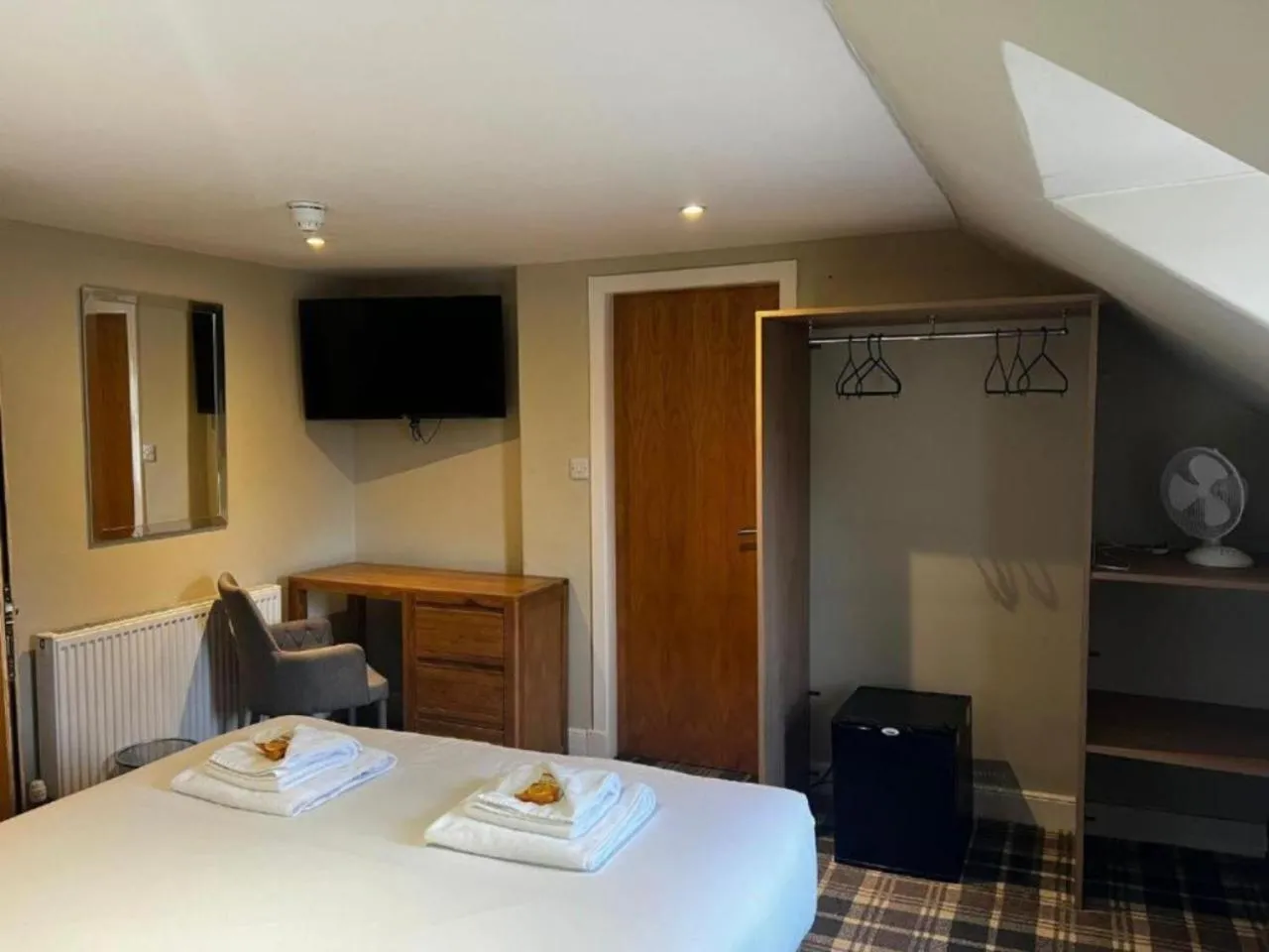 TV and multimedia, Bed in Crown Hotel & Bar